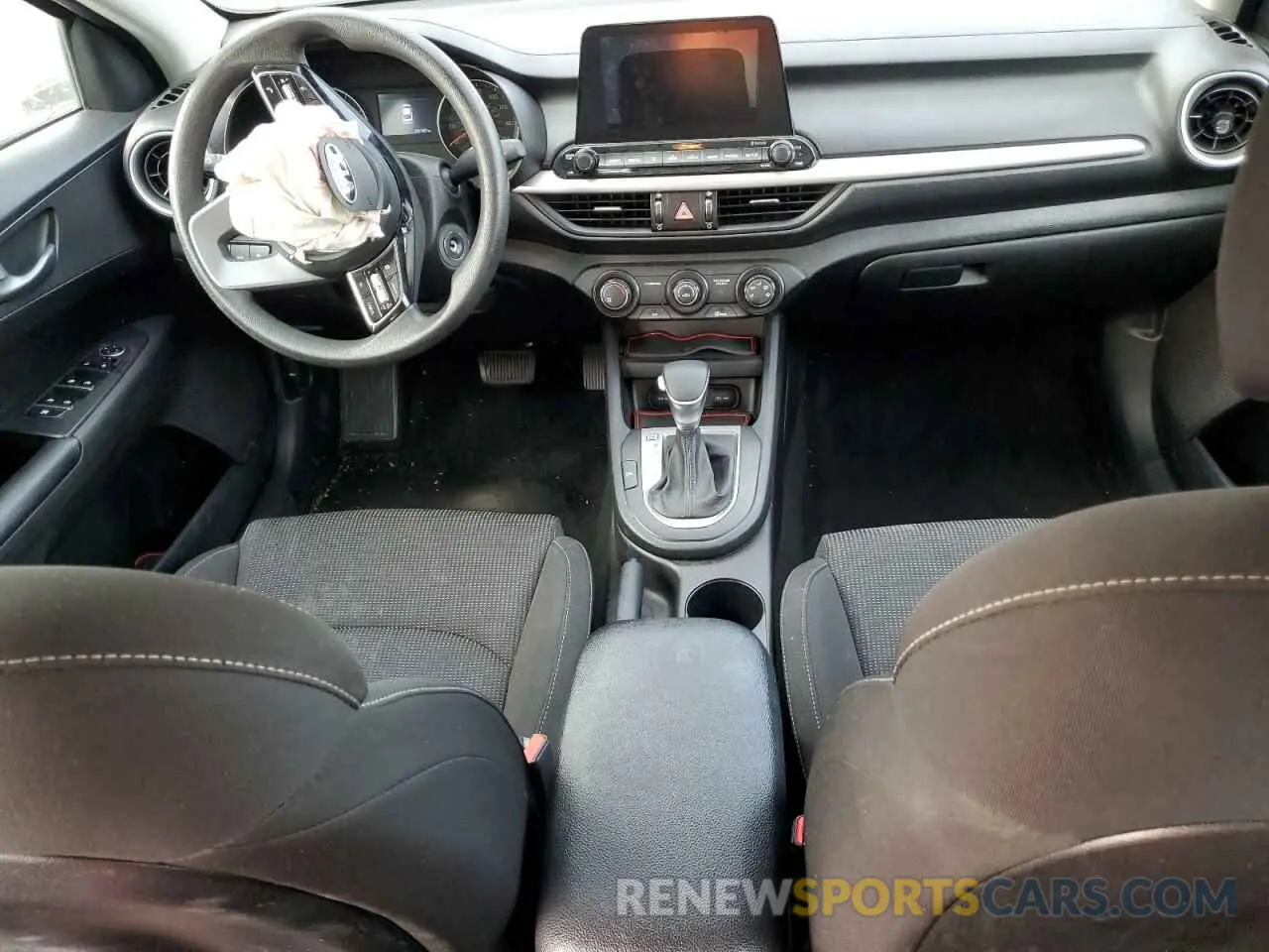 8 Фотография поврежденного автомобиля 3KPF24AD3LE195522 KIA FORTE 2020