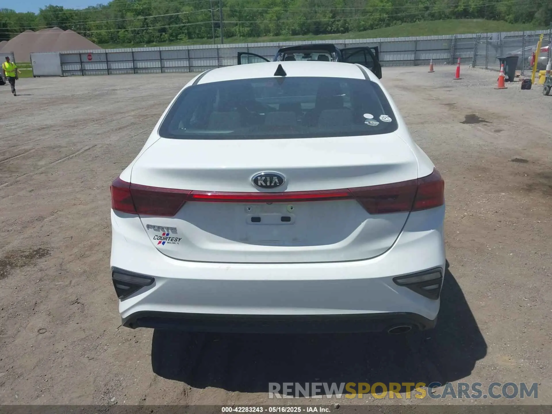 16 Photograph of a damaged car 3KPF24AD3LE240457 KIA FORTE 2020