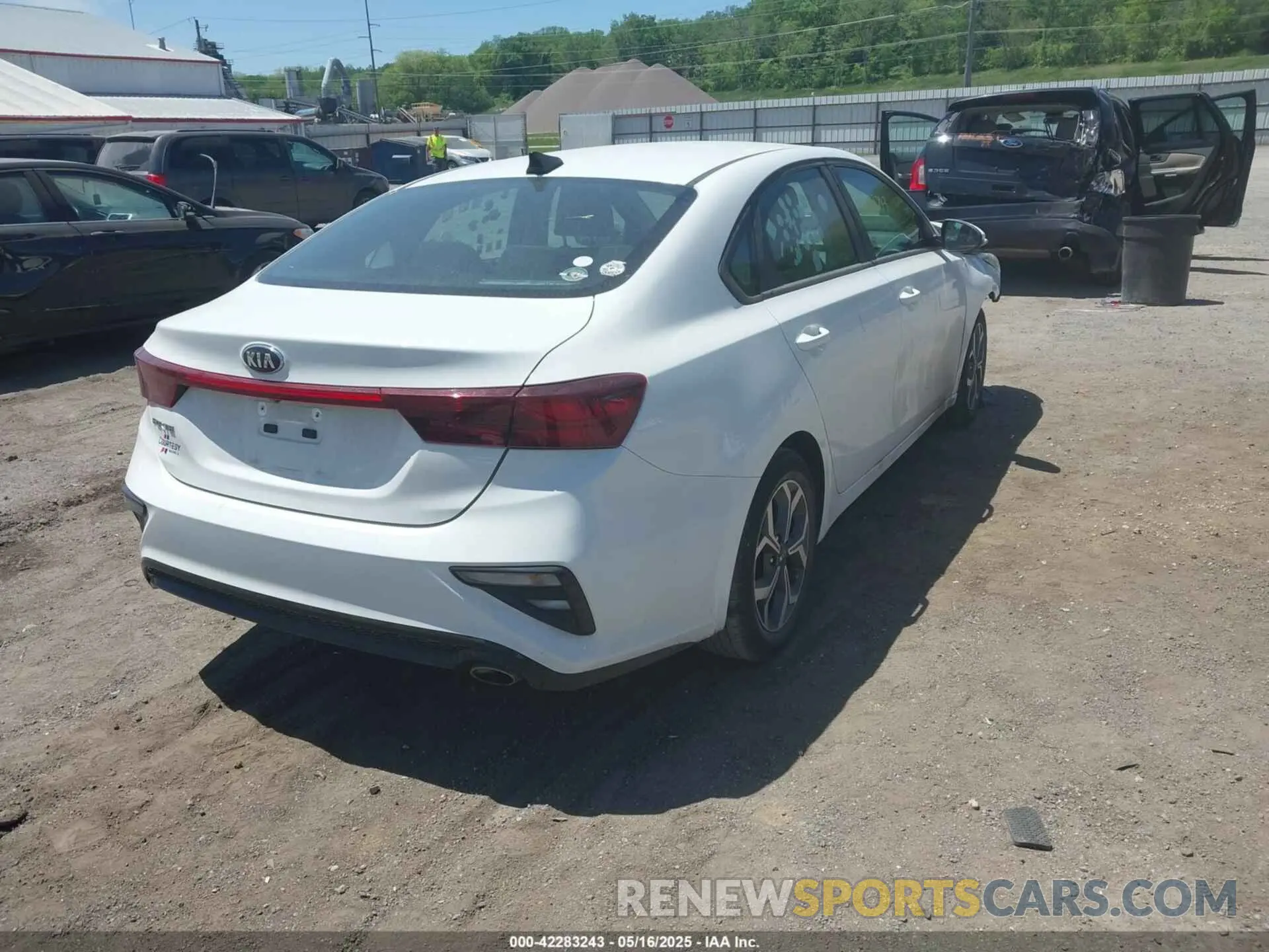 4 Photograph of a damaged car 3KPF24AD3LE240457 KIA FORTE 2020