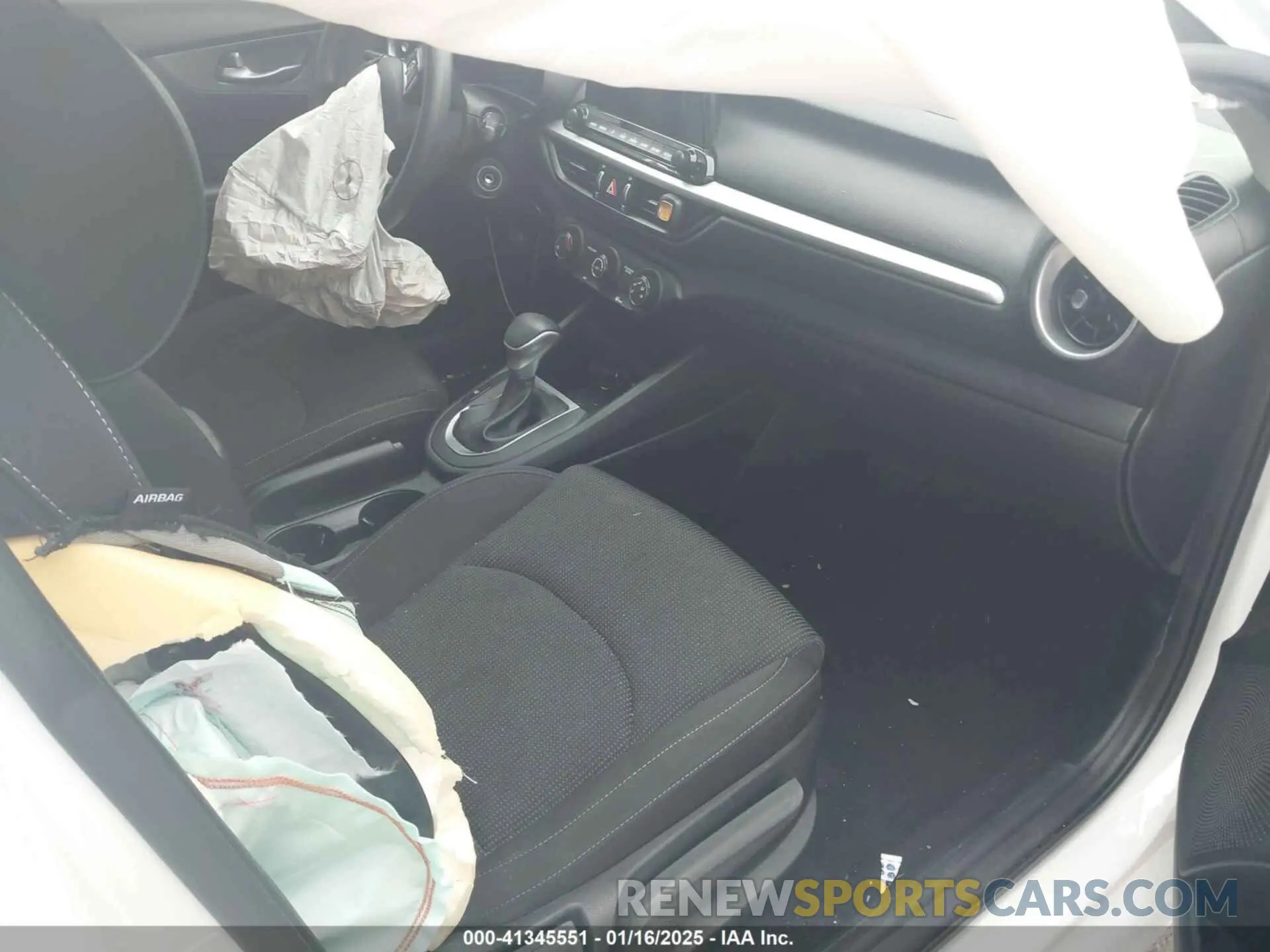 5 Photograph of a damaged car 3KPF24AD3LE243424 KIA FORTE 2020