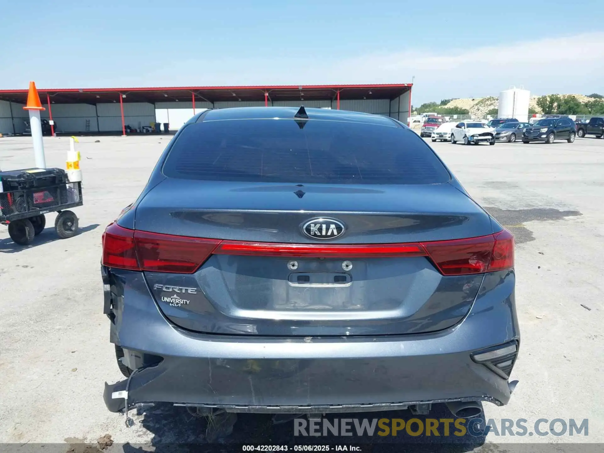 17 Photograph of a damaged car 3KPF24AD3LE260269 KIA FORTE 2020