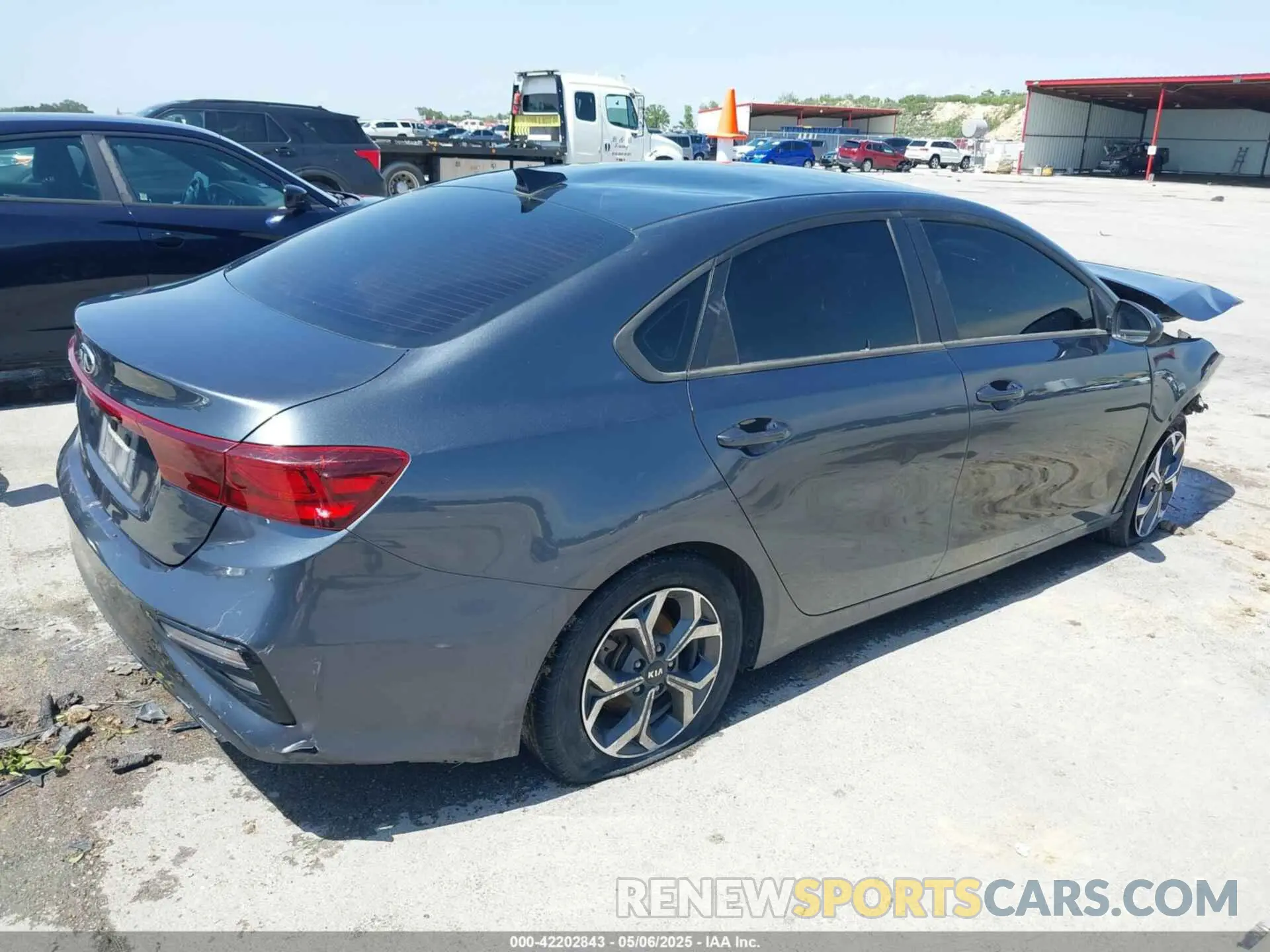 4 Photograph of a damaged car 3KPF24AD3LE260269 KIA FORTE 2020