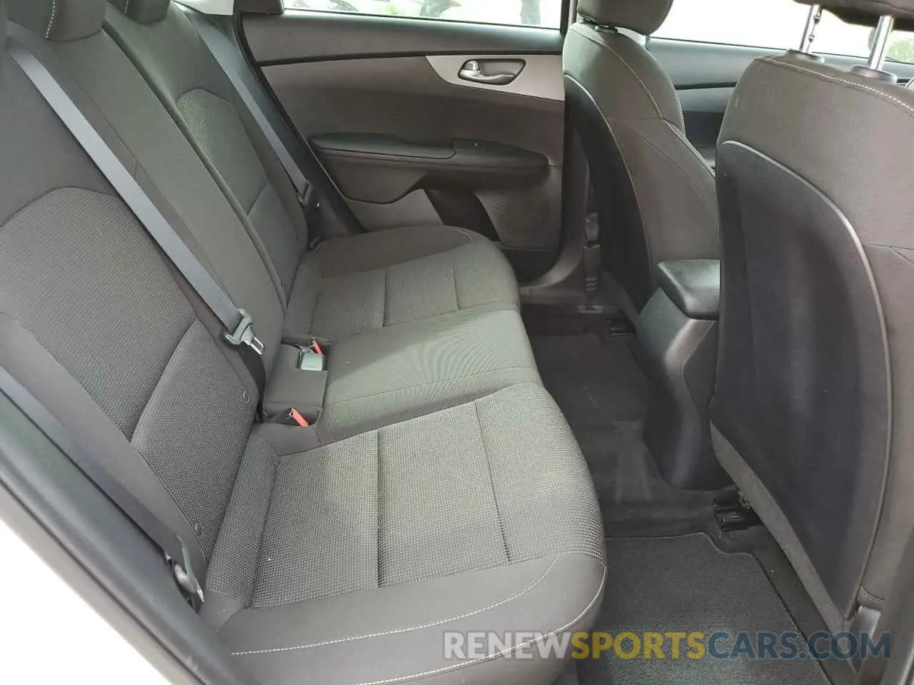 10 Photograph of a damaged car 3KPF24AD3LE261633 KIA FORTE 2020