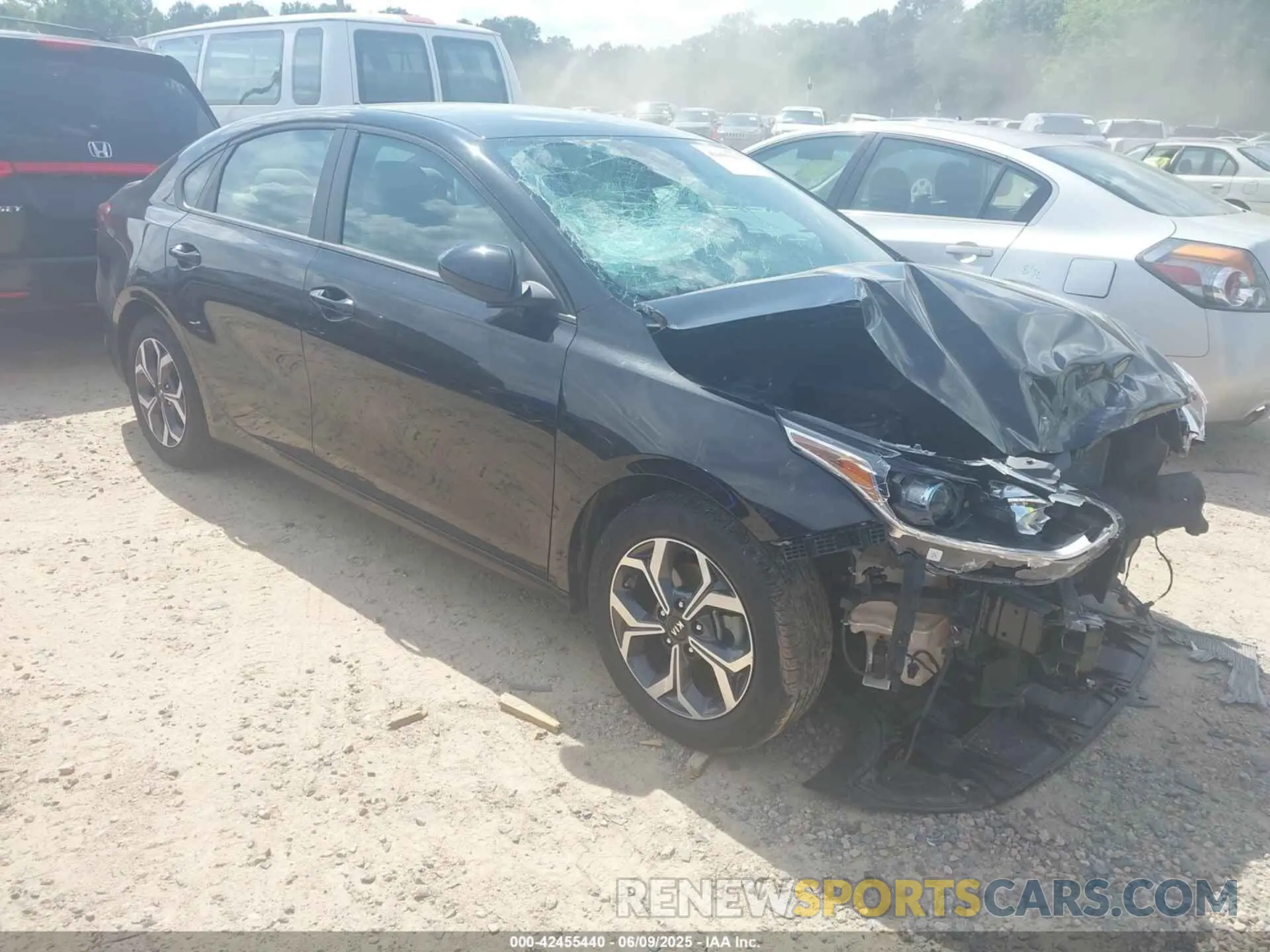 1 Photograph of a damaged car 3KPF24AD4LE175702 KIA FORTE 2020