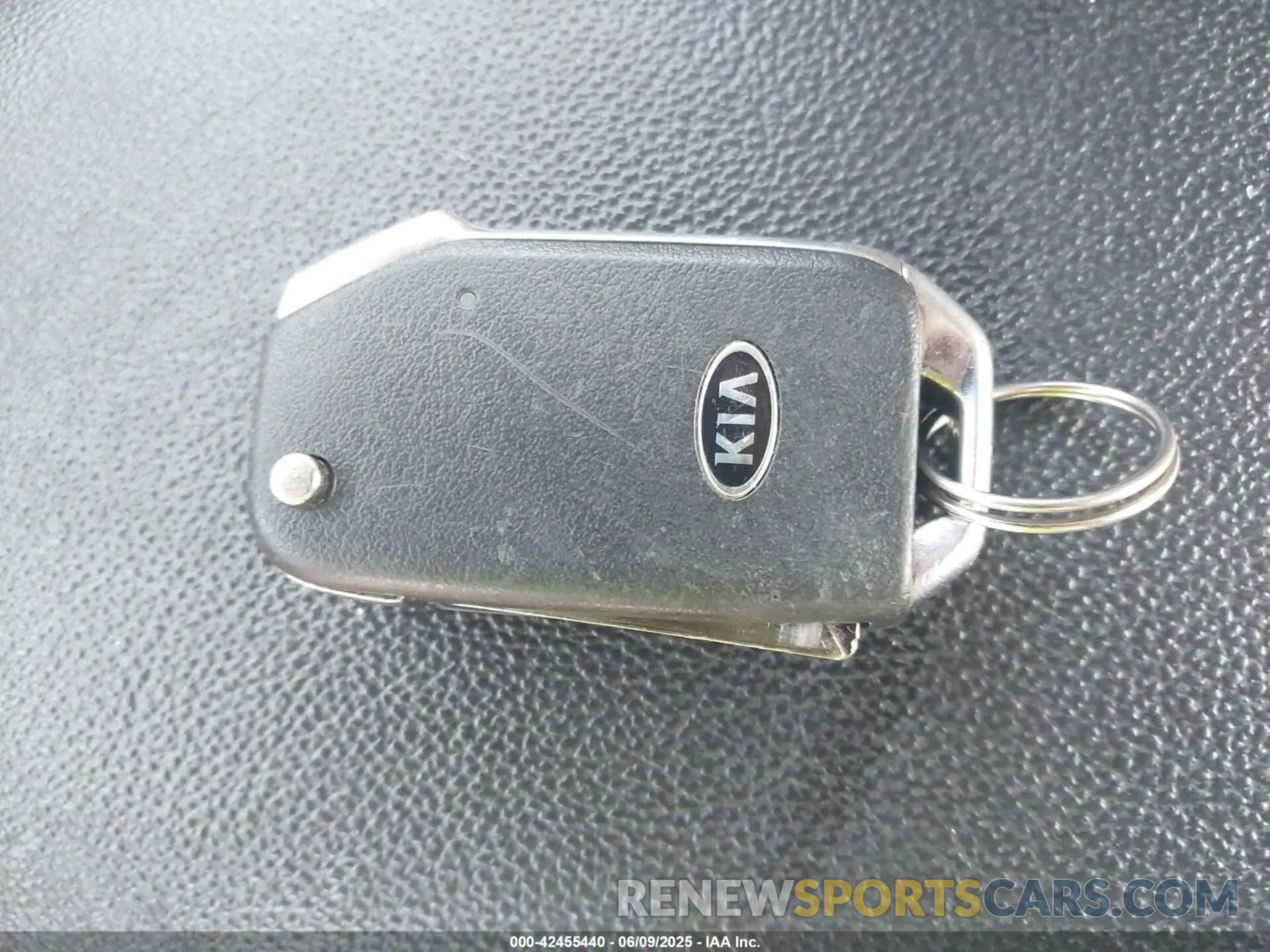 11 Photograph of a damaged car 3KPF24AD4LE175702 KIA FORTE 2020