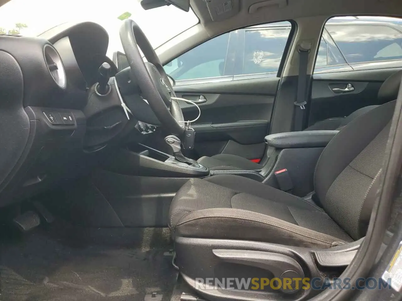 7 Фотография поврежденного автомобиля 3KPF24AD4LE204843 KIA FORTE 2020