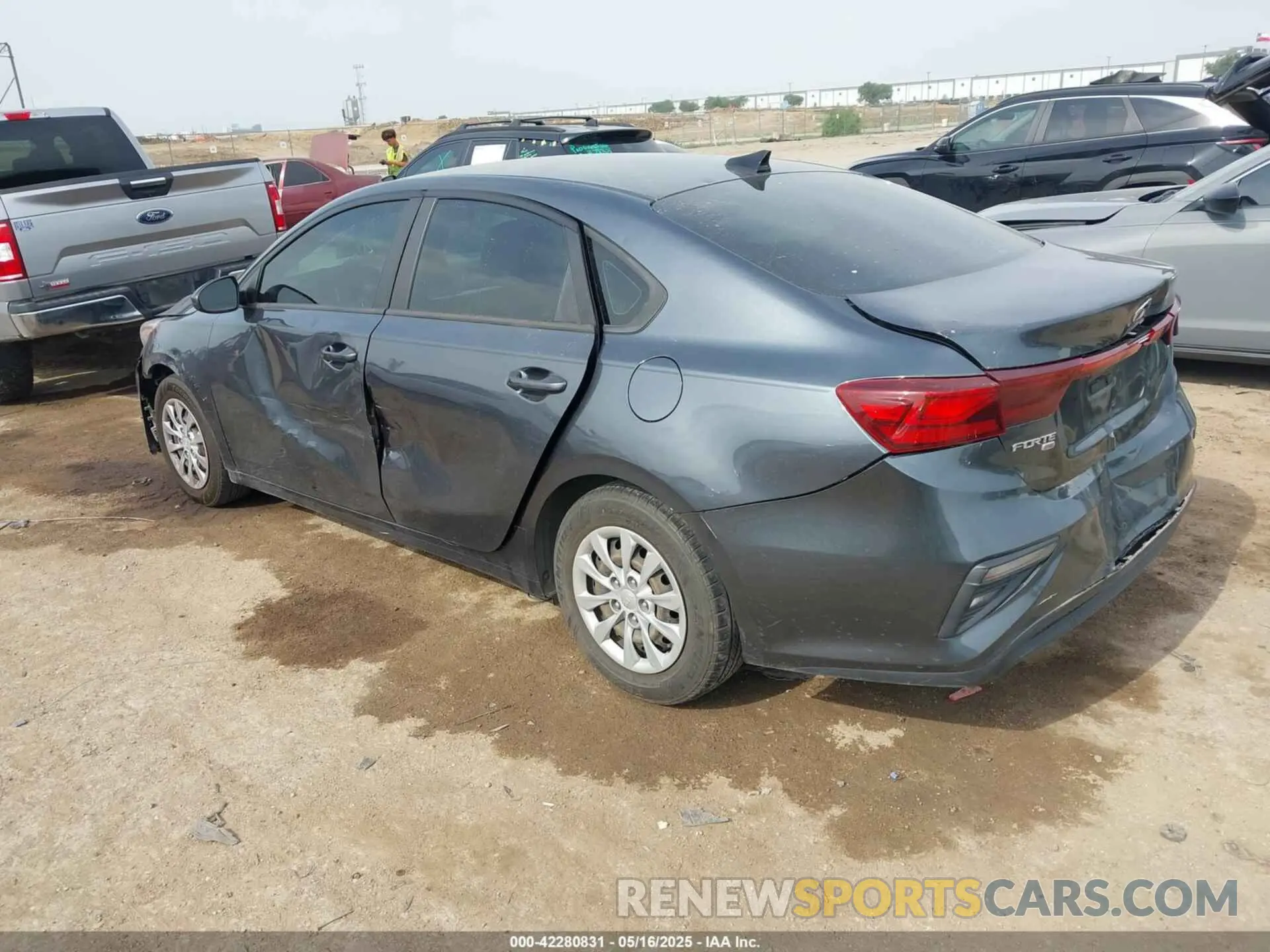 3 Фотография поврежденного автомобиля 3KPF24AD4LE207306 KIA FORTE 2020