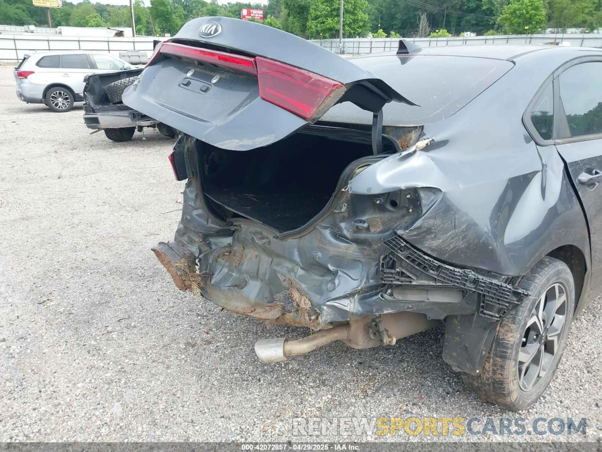 11 Photograph of a damaged car 3KPF24AD4LE223103 KIA FORTE 2020