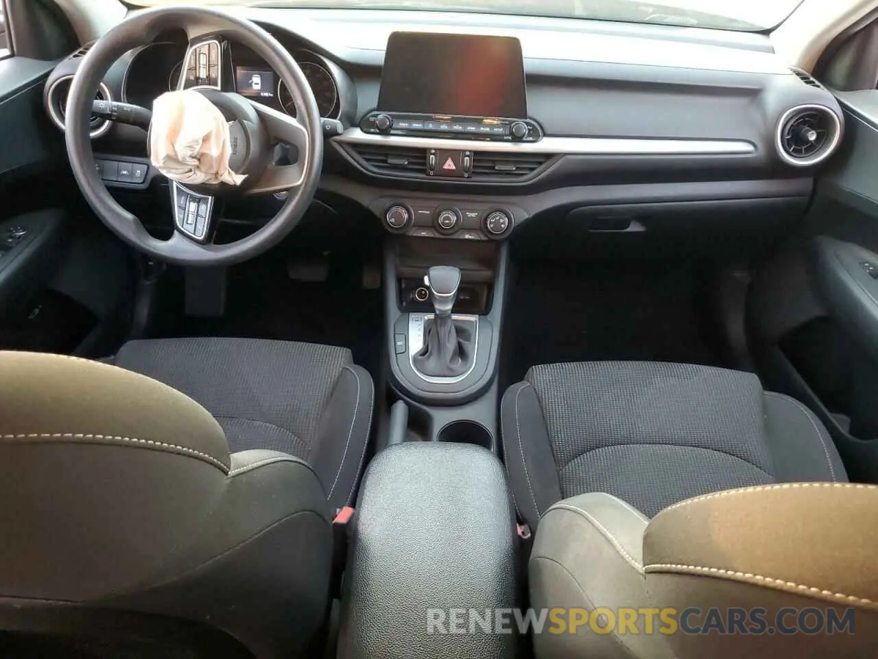 8 Фотография поврежденного автомобиля 3KPF24AD4LE257820 KIA FORTE 2020