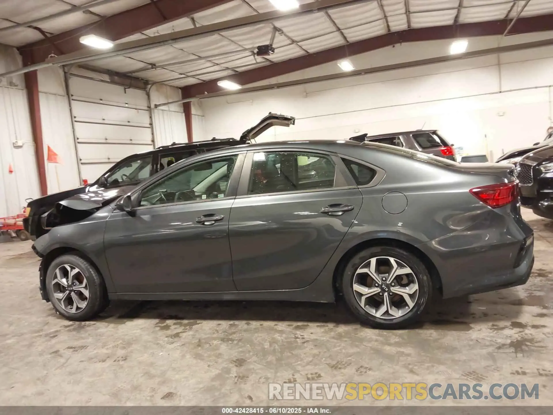 15 Photograph of a damaged car 3KPF24AD5LE140926 KIA FORTE 2020