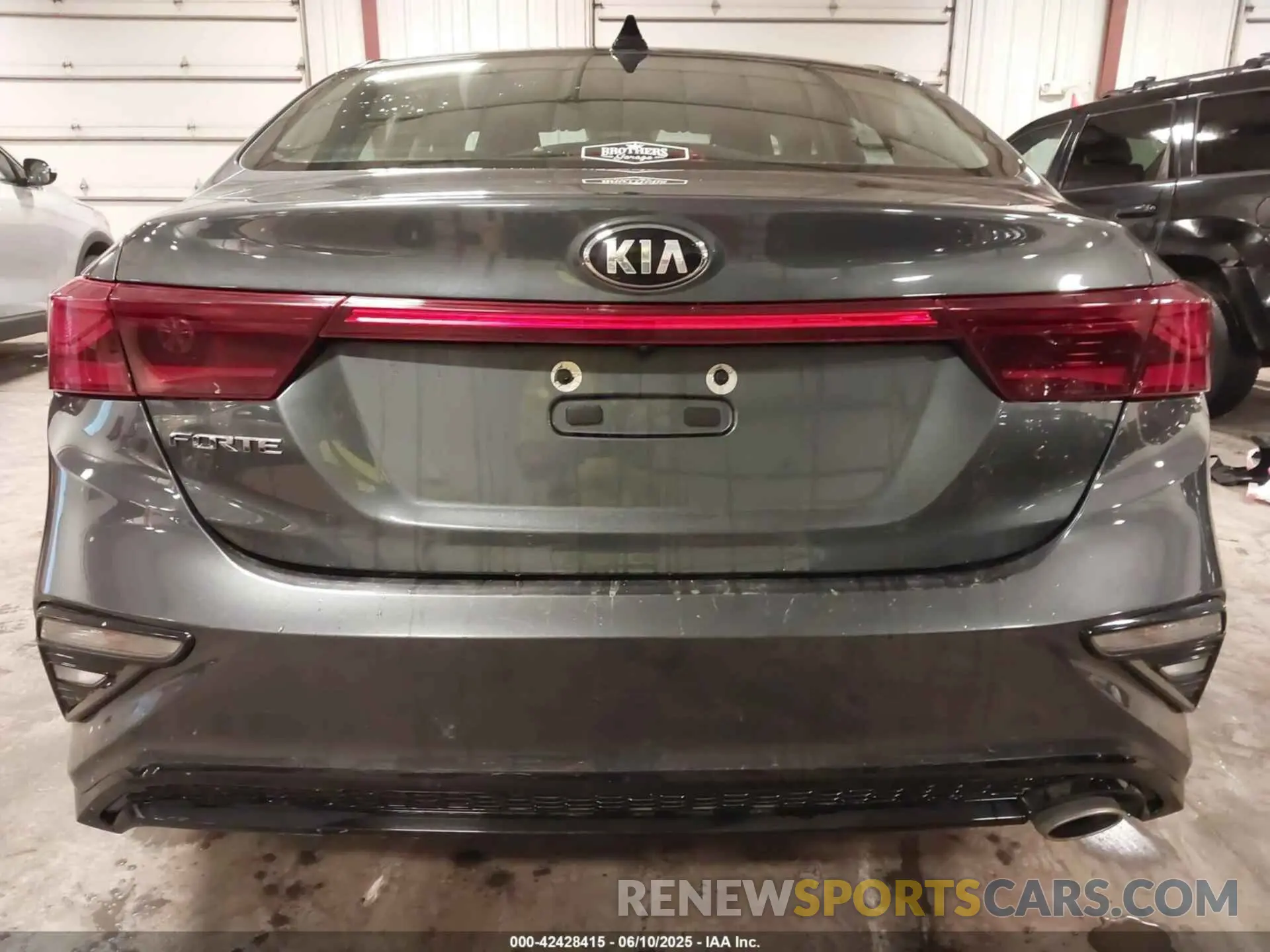 17 Photograph of a damaged car 3KPF24AD5LE140926 KIA FORTE 2020