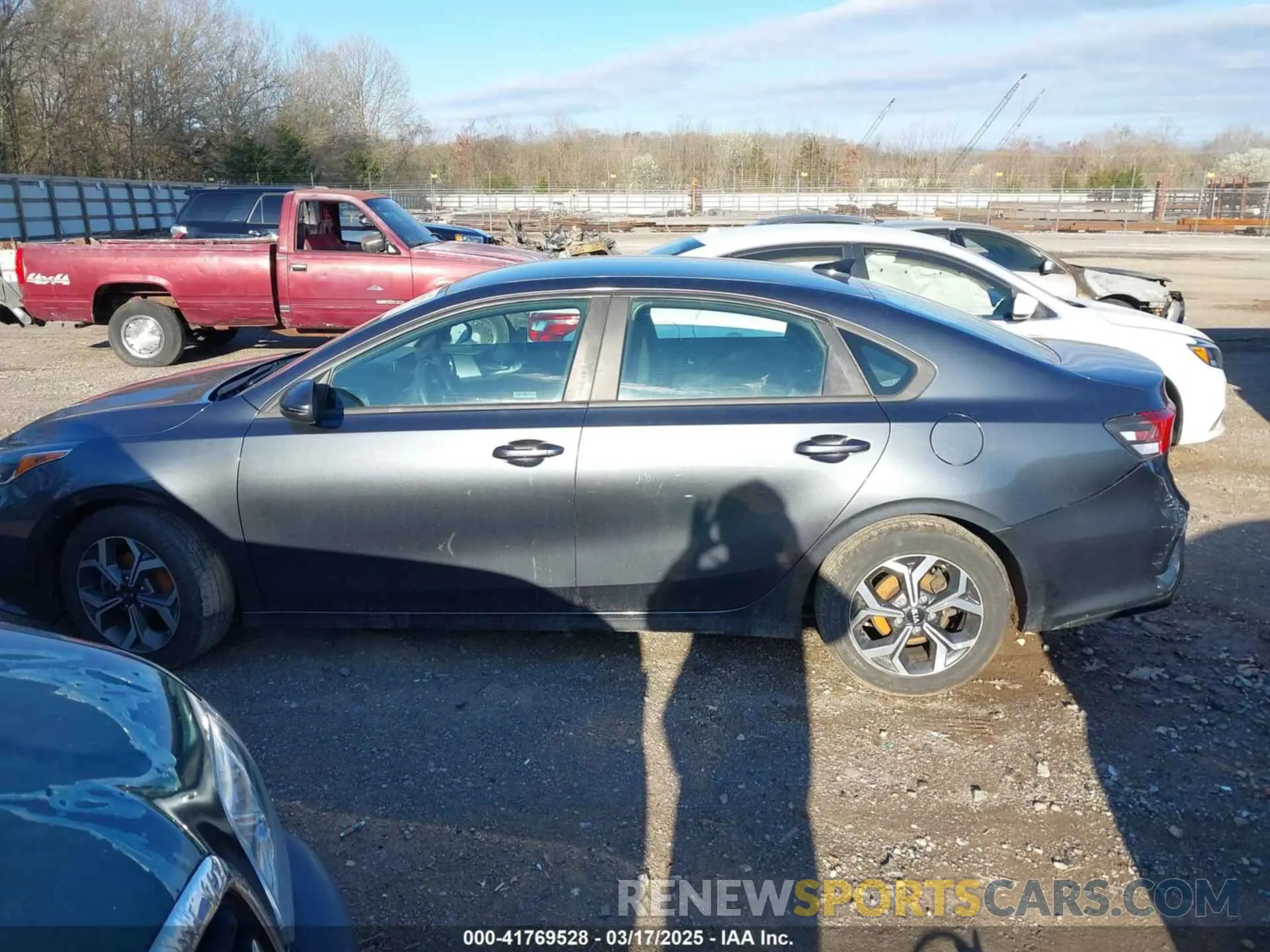 14 Photograph of a damaged car 3KPF24AD5LE144572 KIA FORTE 2020