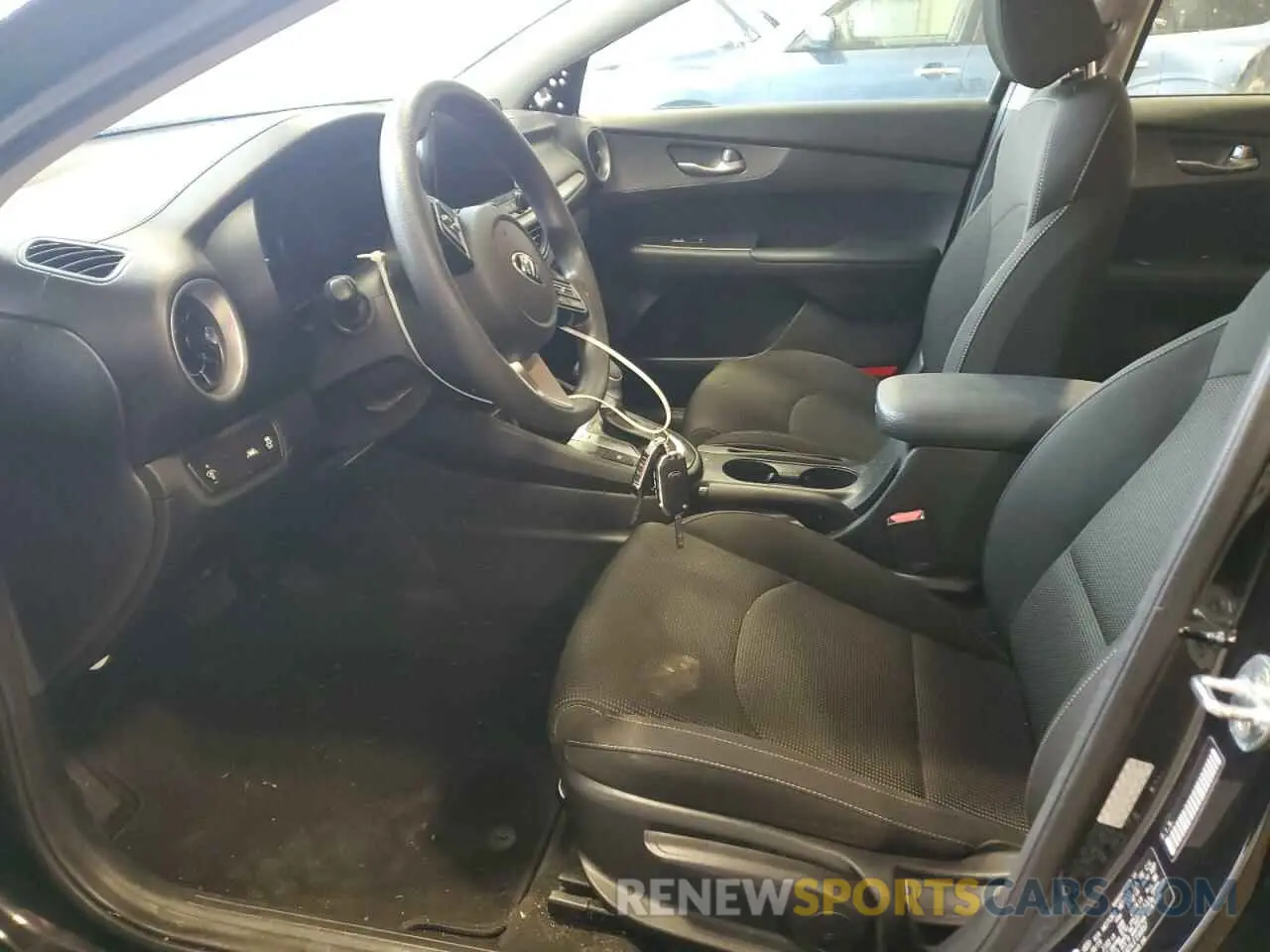 7 Photograph of a damaged car 3KPF24AD5LE156897 KIA FORTE 2020