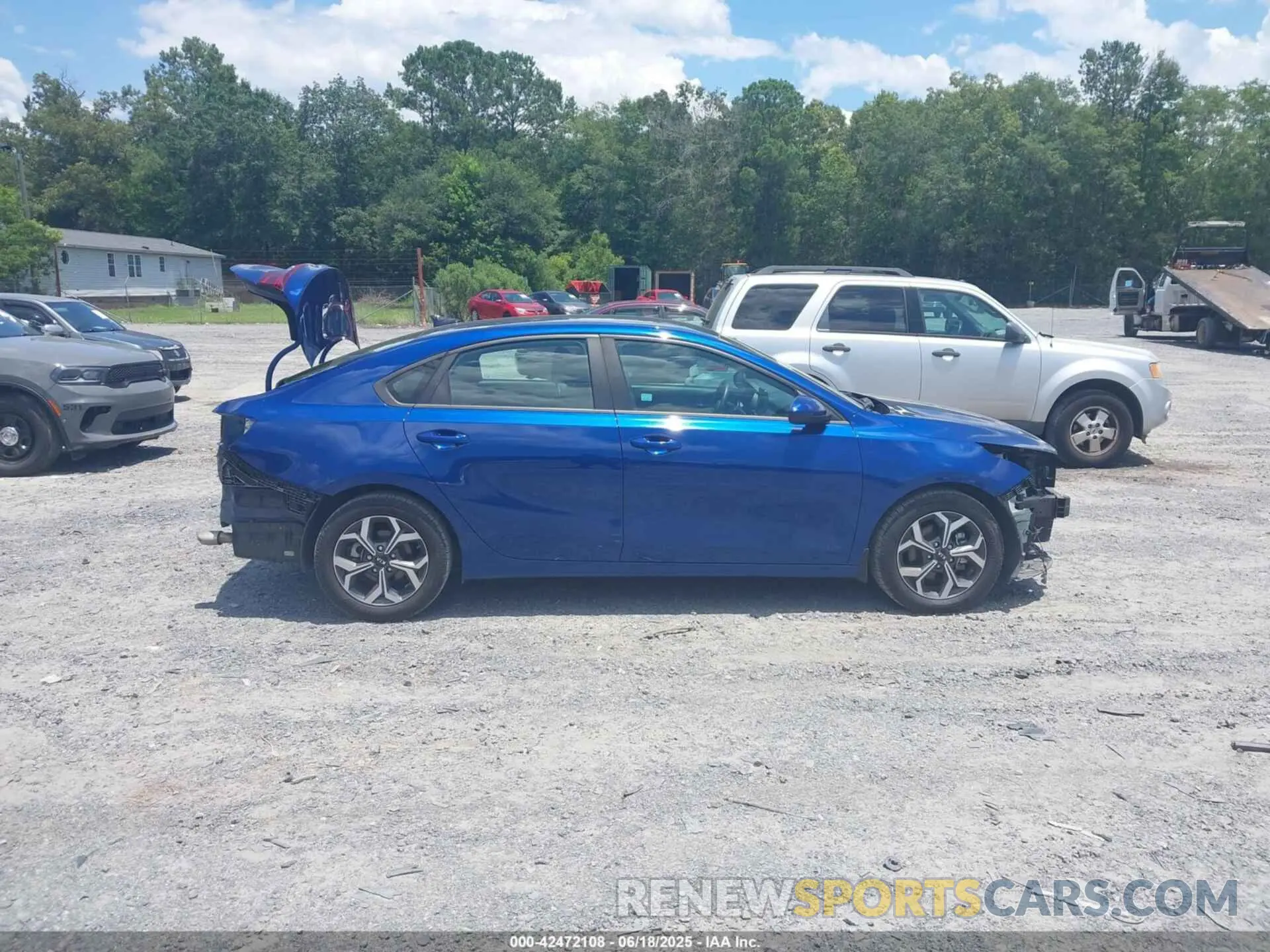 13 Photograph of a damaged car 3KPF24AD5LE186465 KIA FORTE 2020