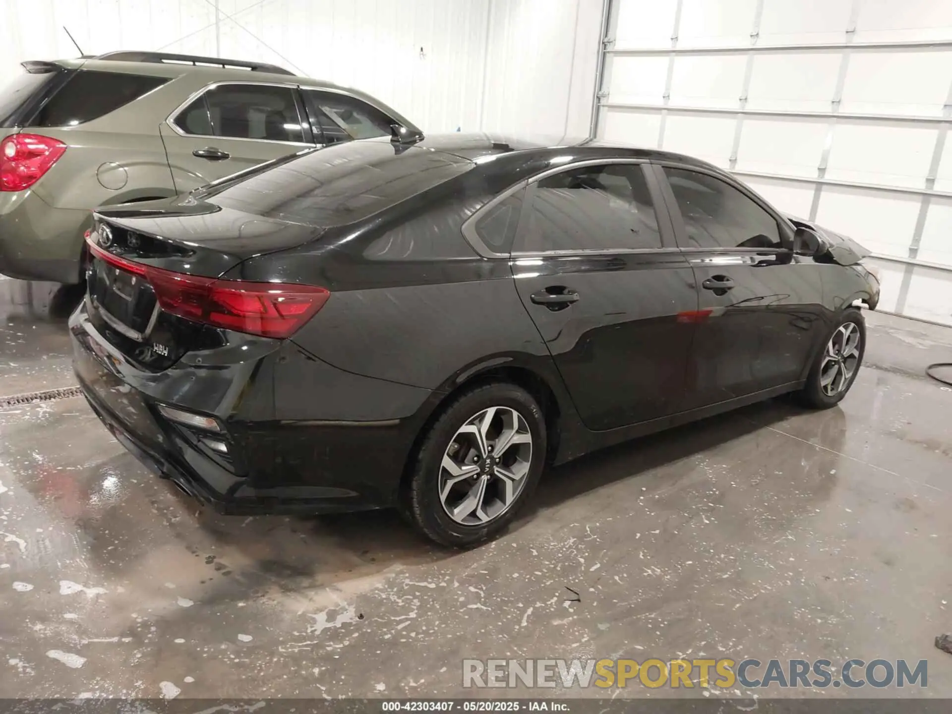 4 Photograph of a damaged car 3KPF24AD5LE186840 KIA FORTE 2020