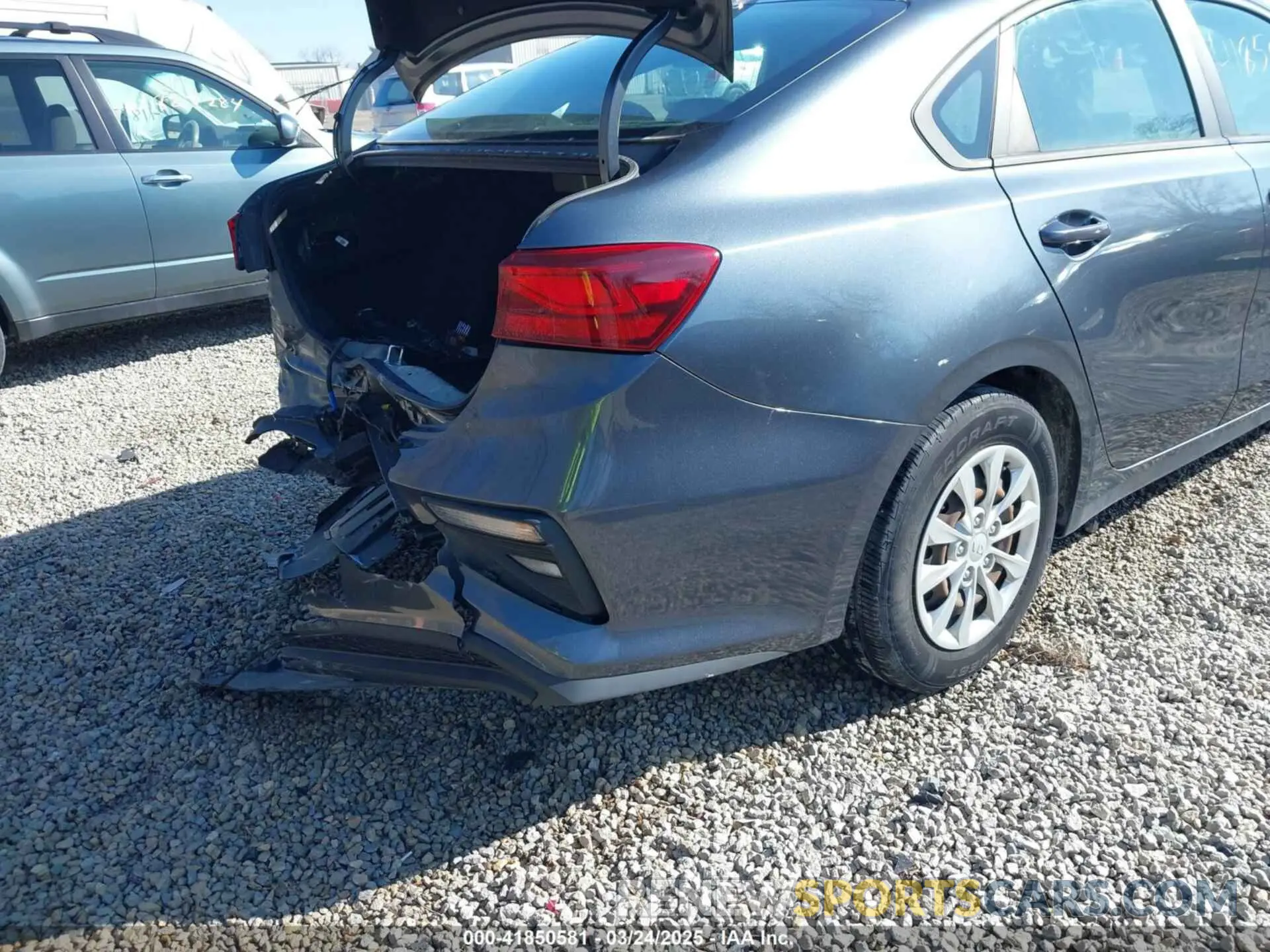 17 Фотография поврежденного автомобиля 3KPF24AD5LE208237 KIA FORTE 2020