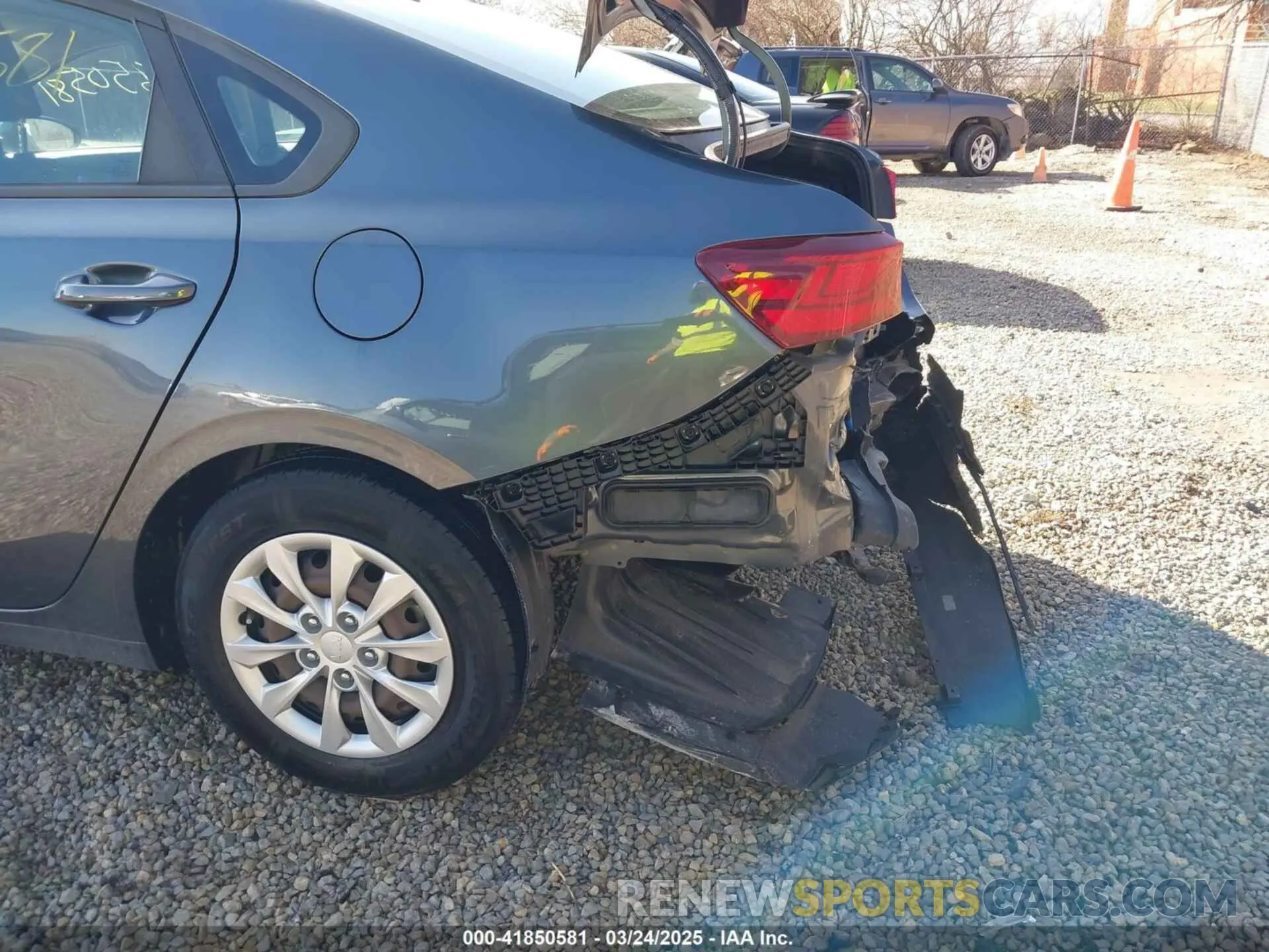 18 Фотография поврежденного автомобиля 3KPF24AD5LE208237 KIA FORTE 2020