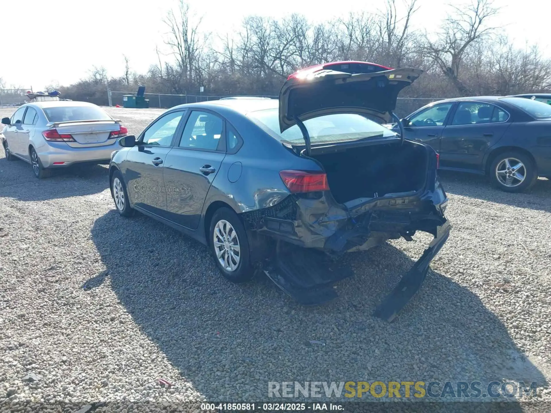 3 Фотография поврежденного автомобиля 3KPF24AD5LE208237 KIA FORTE 2020