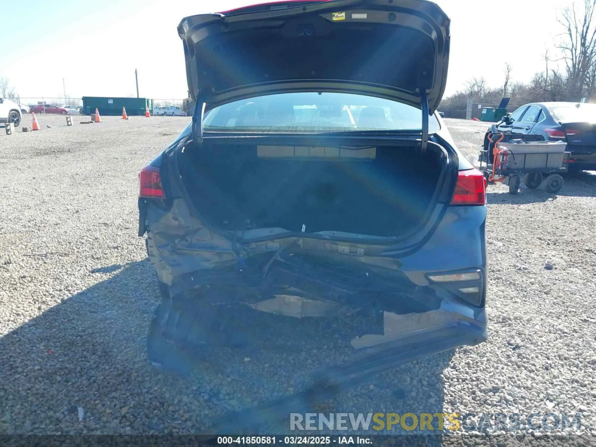6 Фотография поврежденного автомобиля 3KPF24AD5LE208237 KIA FORTE 2020