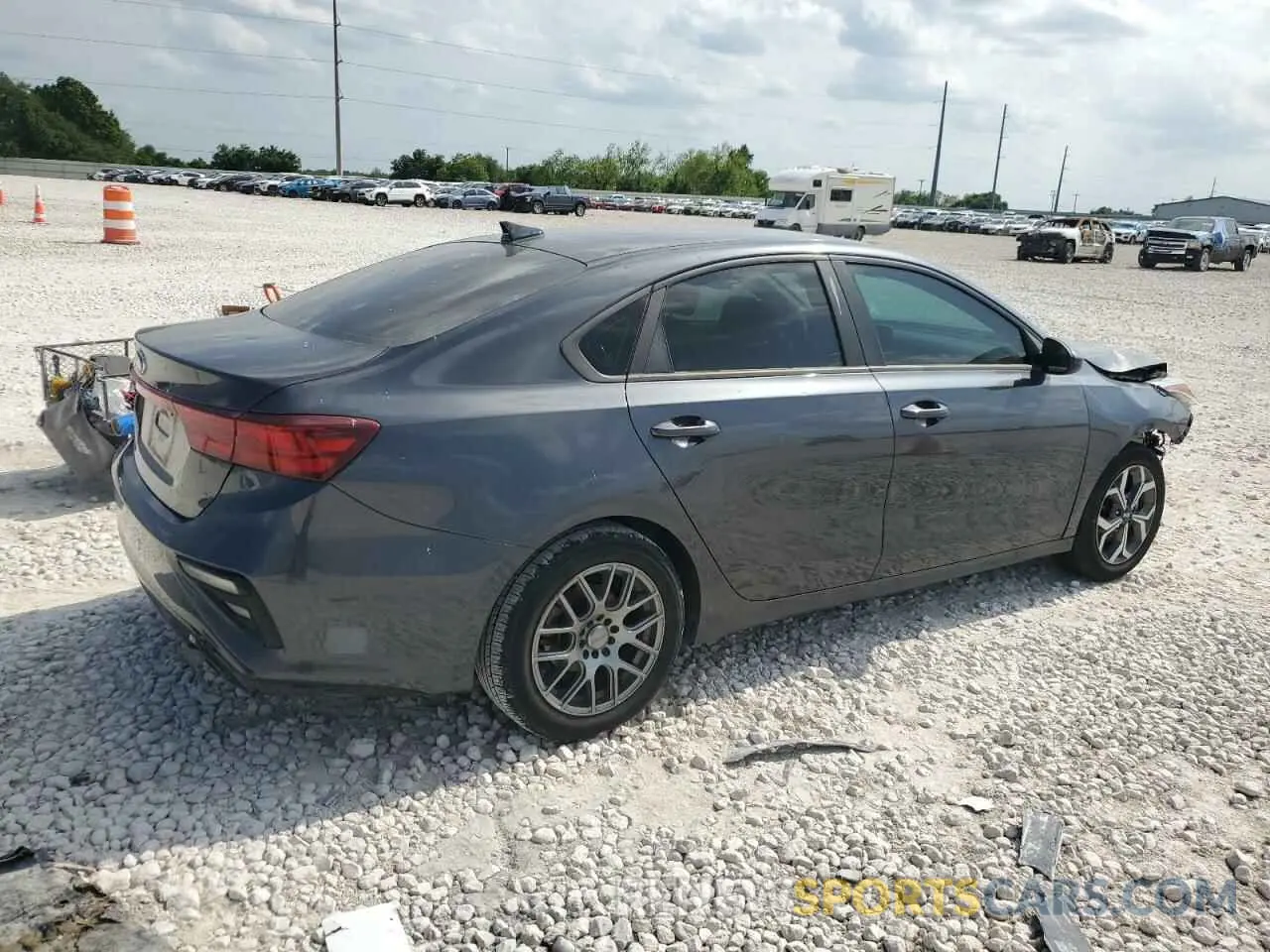 3 Фотография поврежденного автомобиля 3KPF24AD5LE221554 KIA FORTE 2020