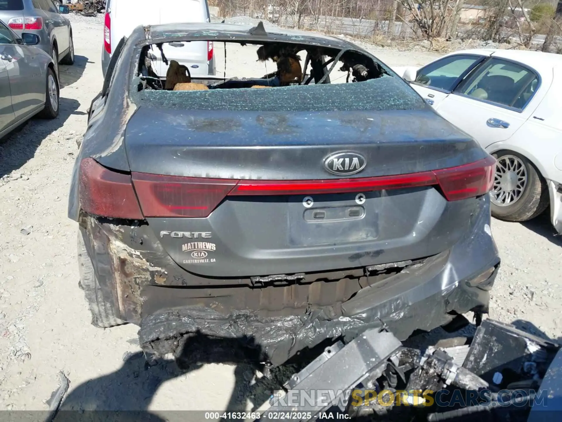 15 Photograph of a damaged car 3KPF24AD5LE232828 KIA FORTE 2020