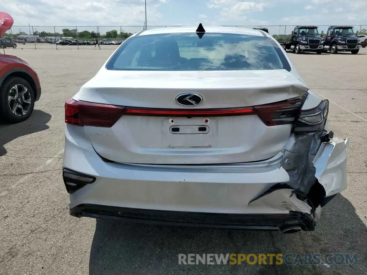 6 Photograph of a damaged car 3KPF24AD5LE240217 KIA FORTE 2020
