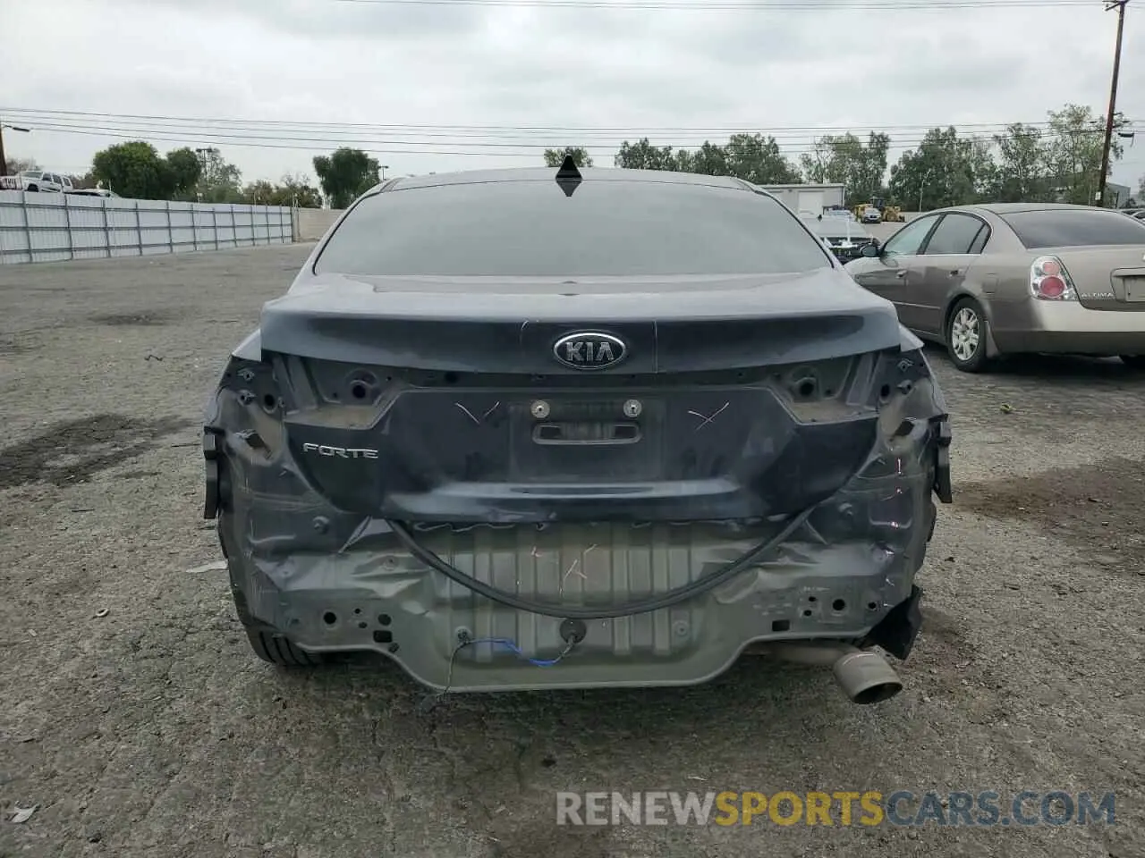 6 Photograph of a damaged car 3KPF24AD5LE248124 KIA FORTE 2020