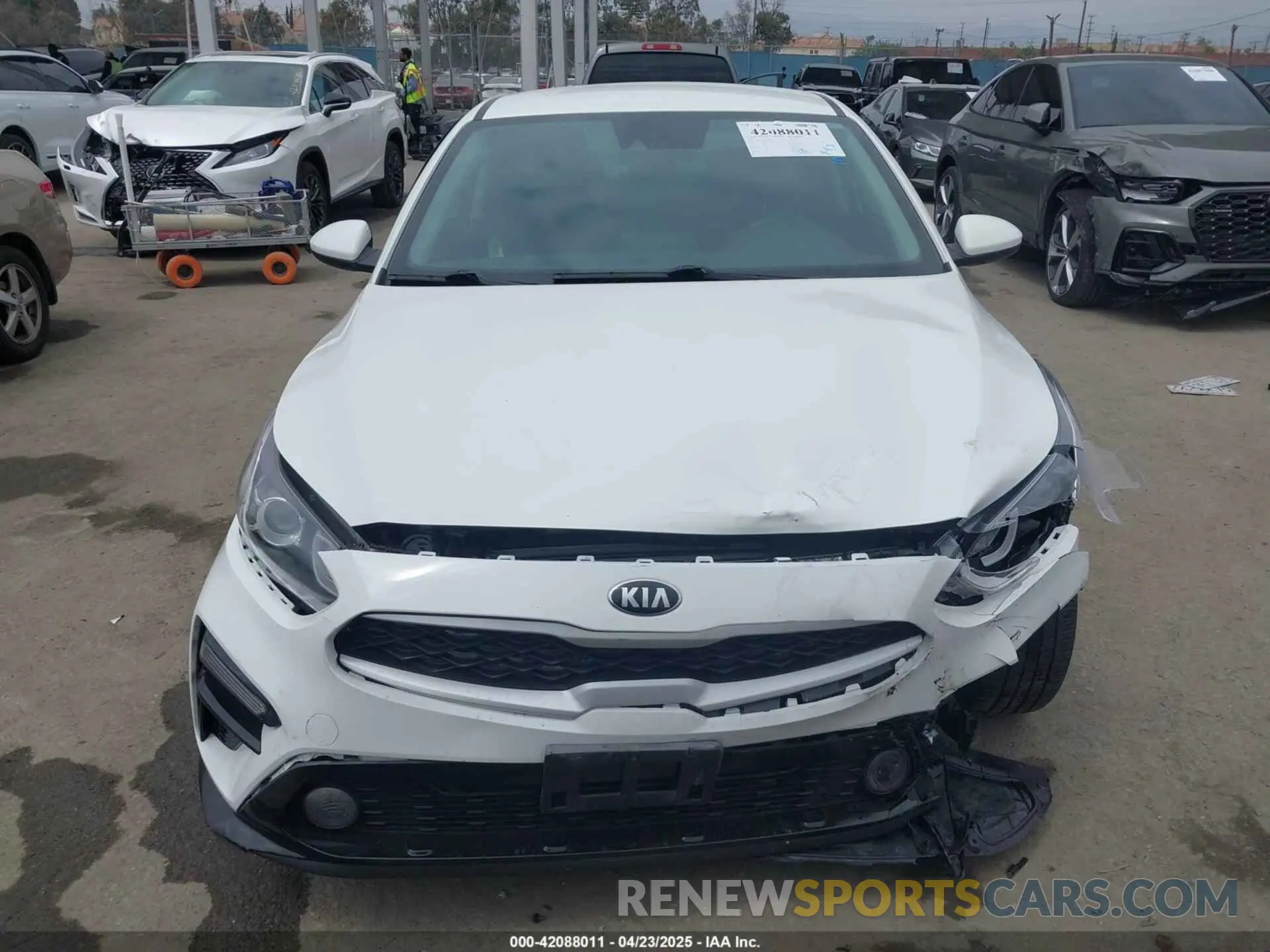 12 Фотография поврежденного автомобиля 3KPF24AD5LE256210 KIA FORTE 2020