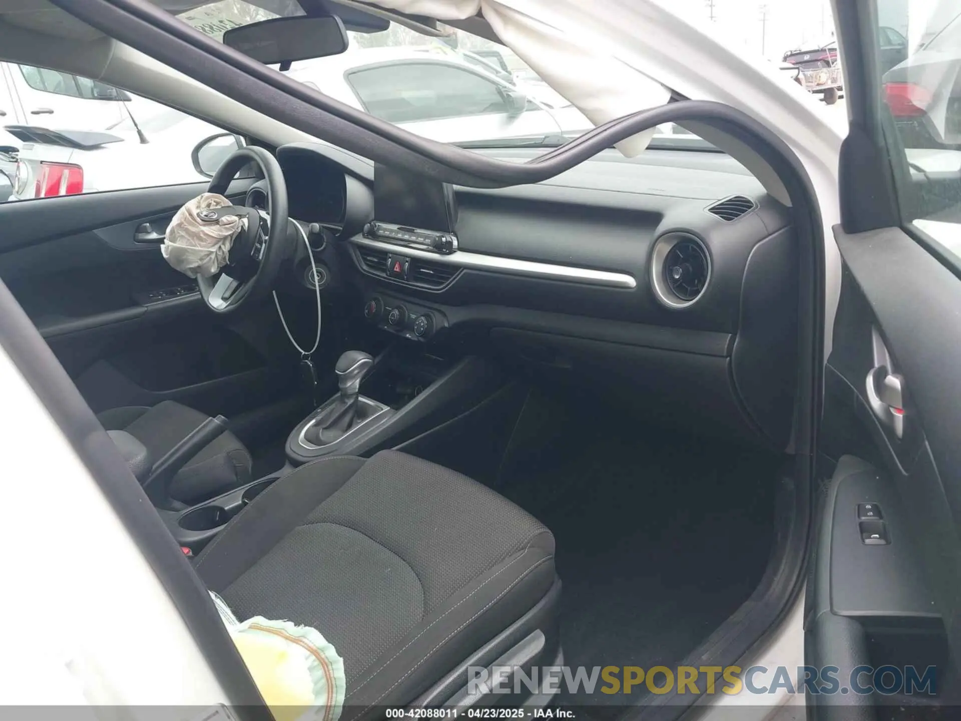 5 Фотография поврежденного автомобиля 3KPF24AD5LE256210 KIA FORTE 2020