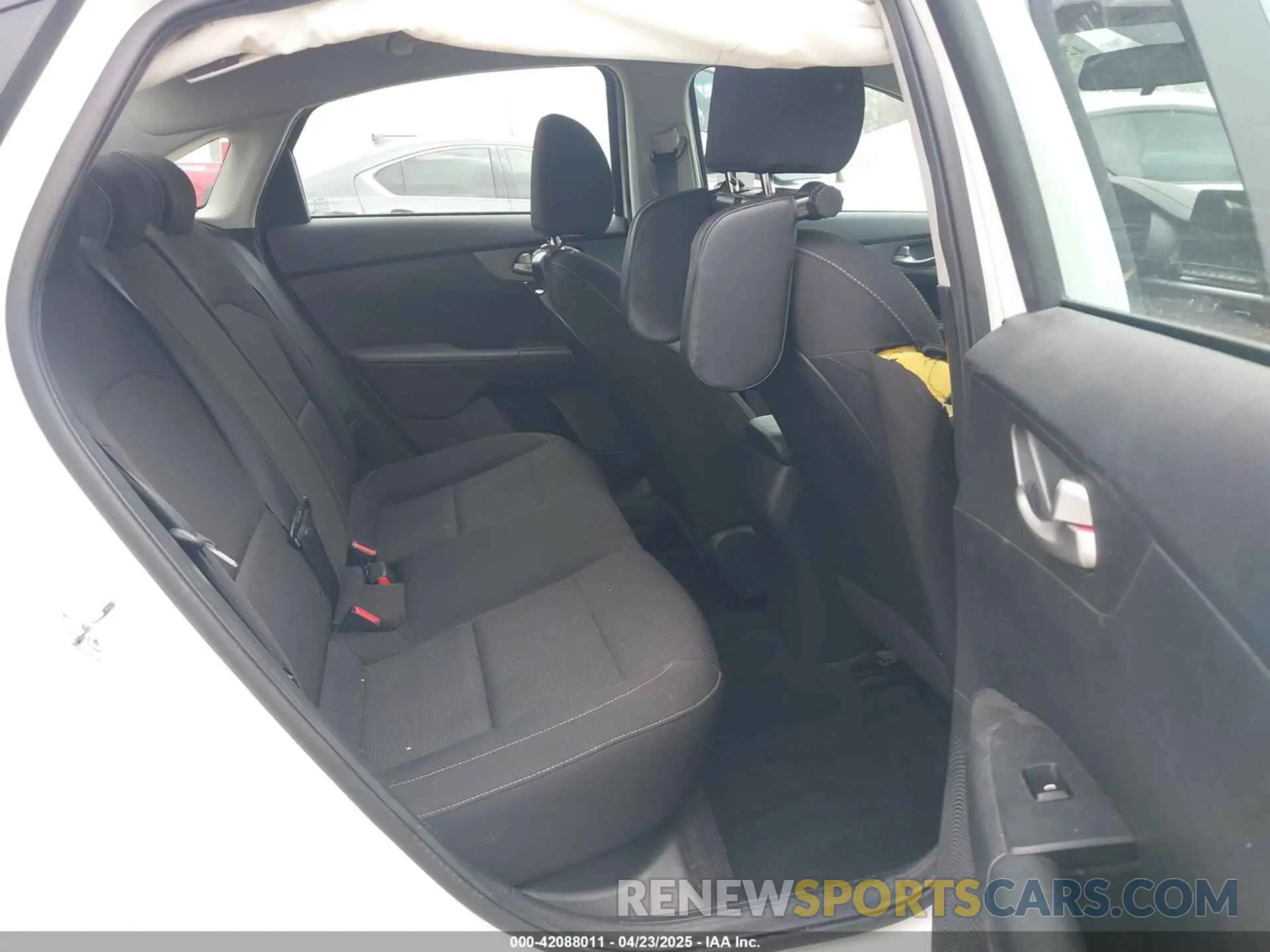 8 Фотография поврежденного автомобиля 3KPF24AD5LE256210 KIA FORTE 2020