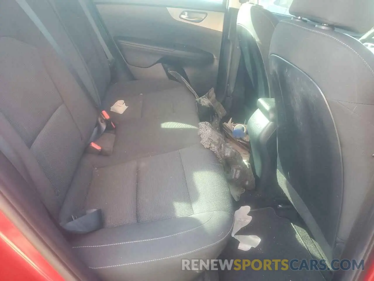 10 Photograph of a damaged car 3KPF24AD6LE168699 KIA FORTE 2020