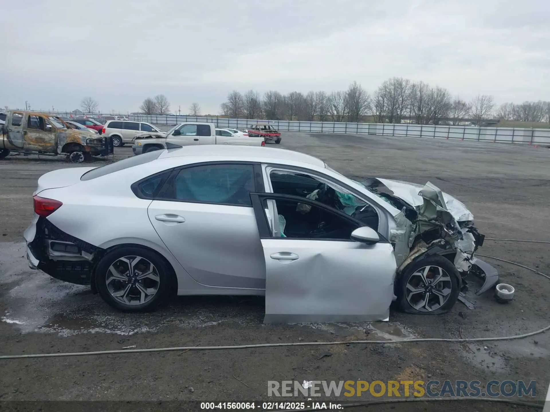 13 Photograph of a damaged car 3KPF24AD6LE169481 KIA FORTE 2020