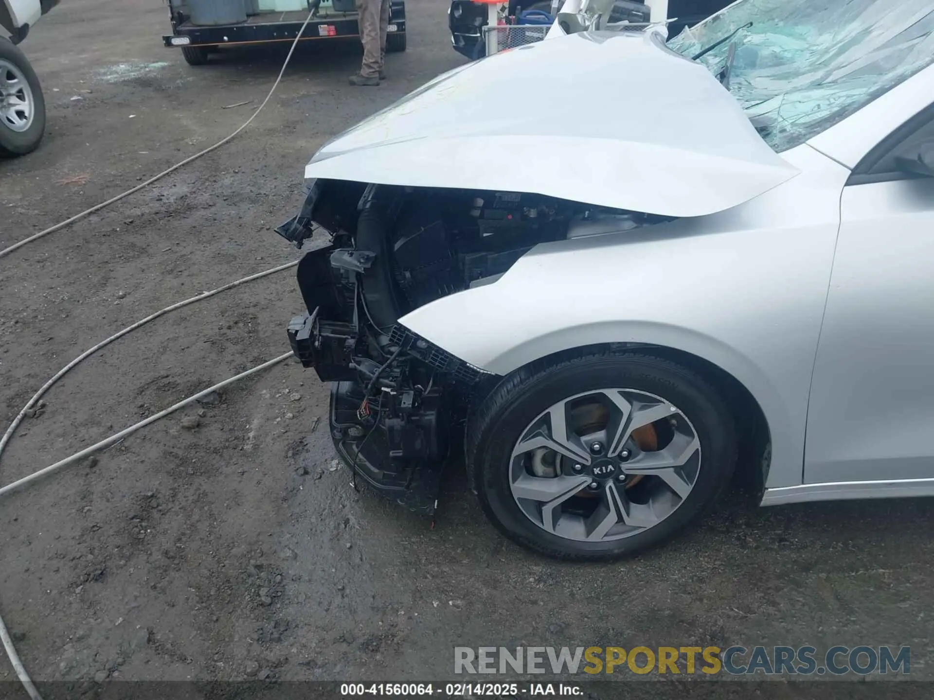 17 Photograph of a damaged car 3KPF24AD6LE169481 KIA FORTE 2020