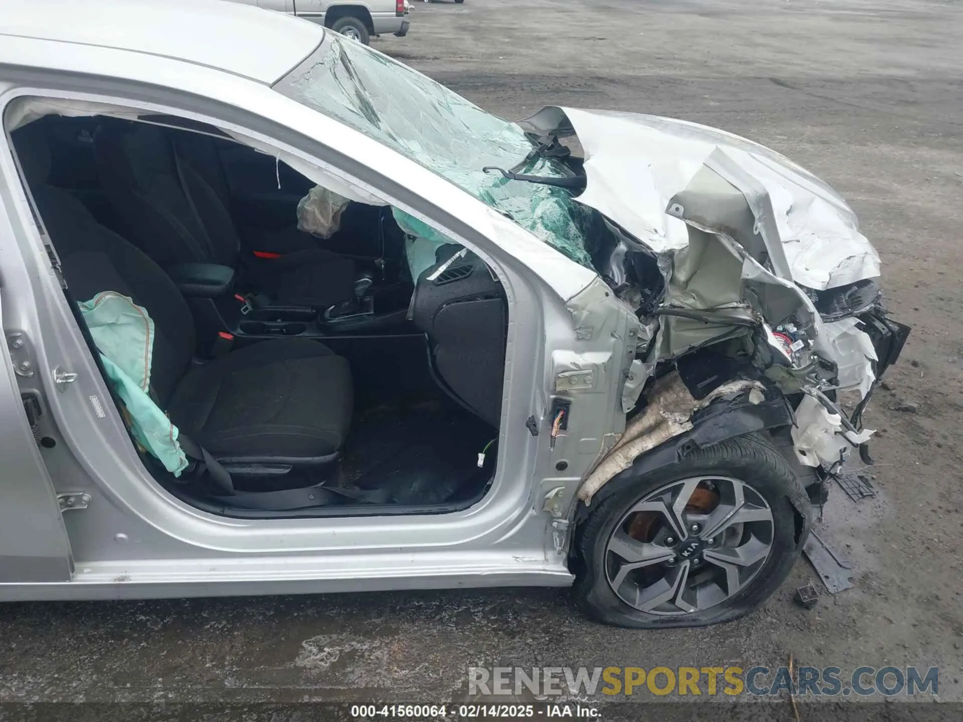 18 Photograph of a damaged car 3KPF24AD6LE169481 KIA FORTE 2020