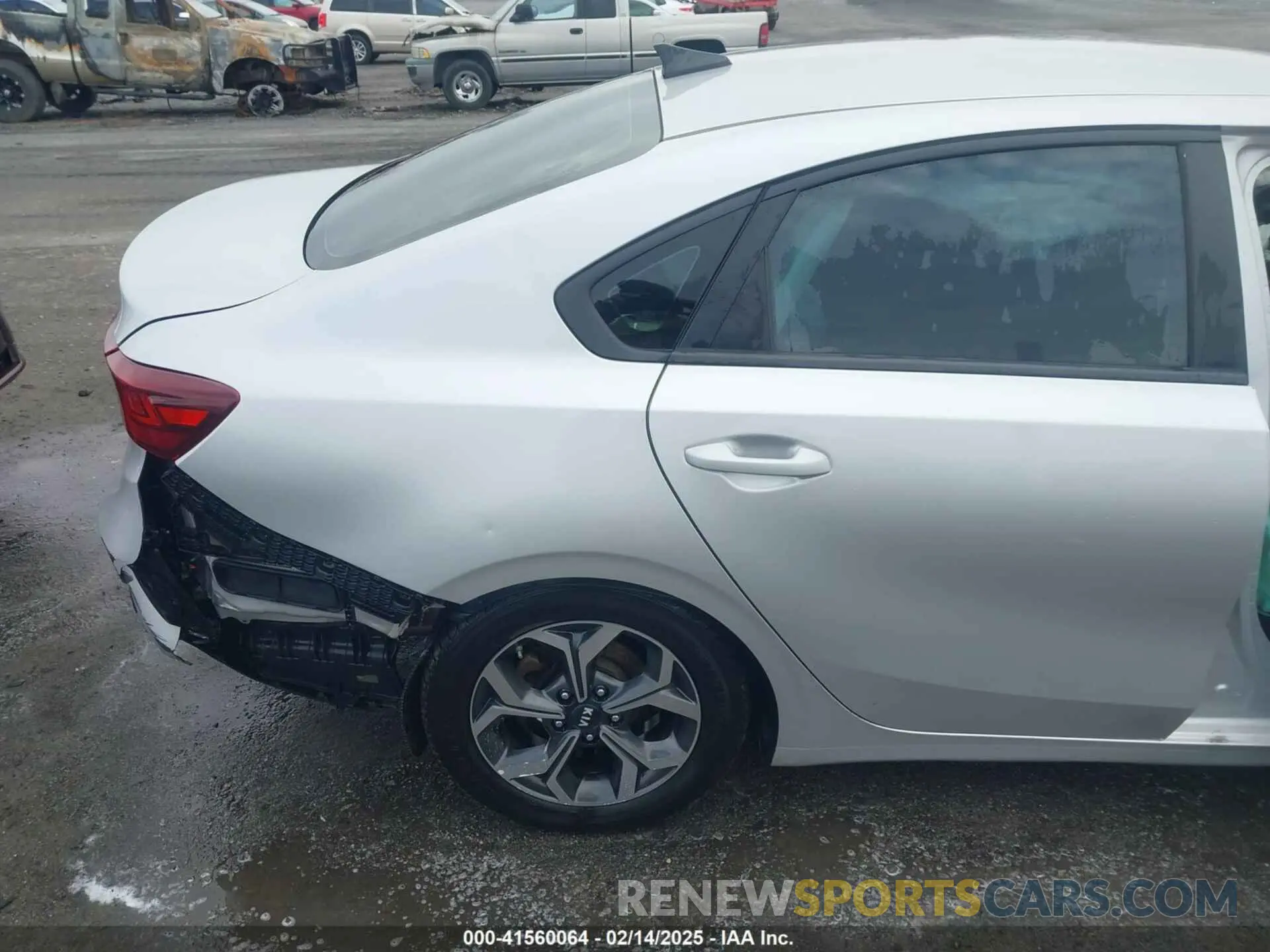 19 Photograph of a damaged car 3KPF24AD6LE169481 KIA FORTE 2020