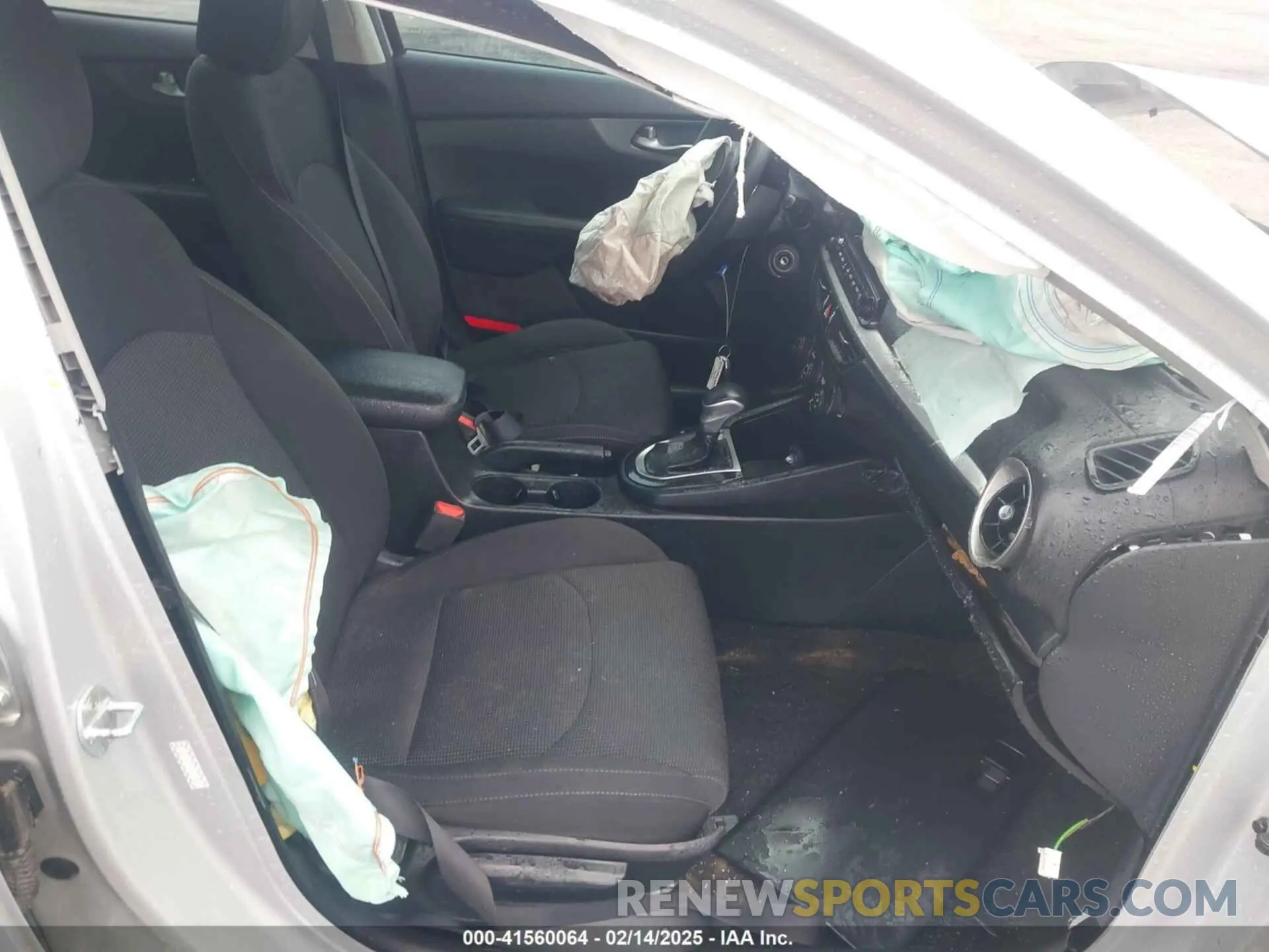 5 Photograph of a damaged car 3KPF24AD6LE169481 KIA FORTE 2020