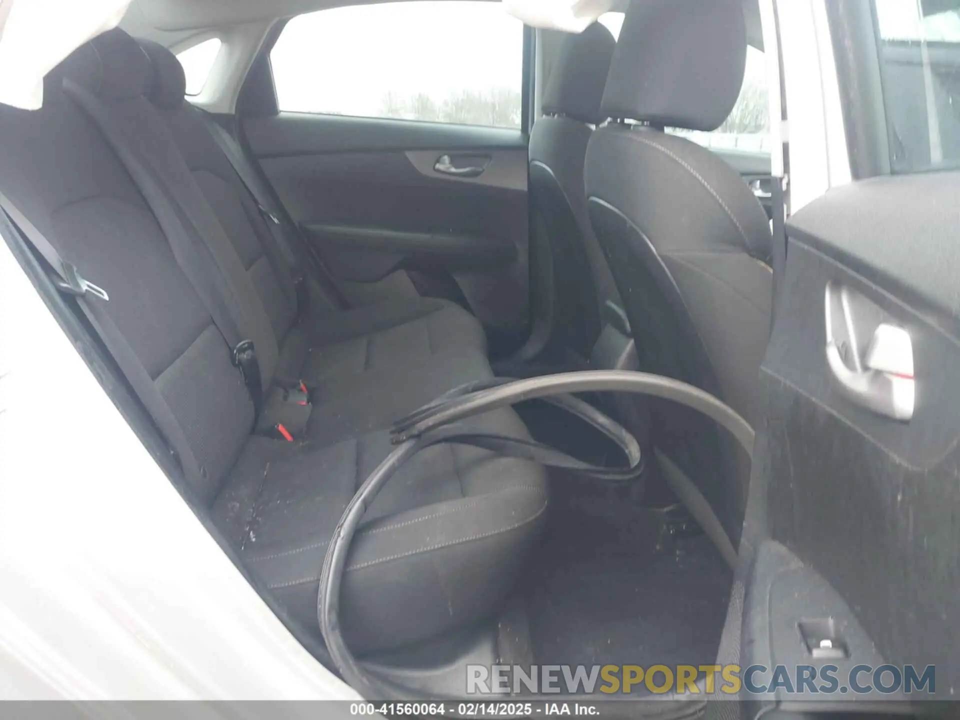 8 Photograph of a damaged car 3KPF24AD6LE169481 KIA FORTE 2020
