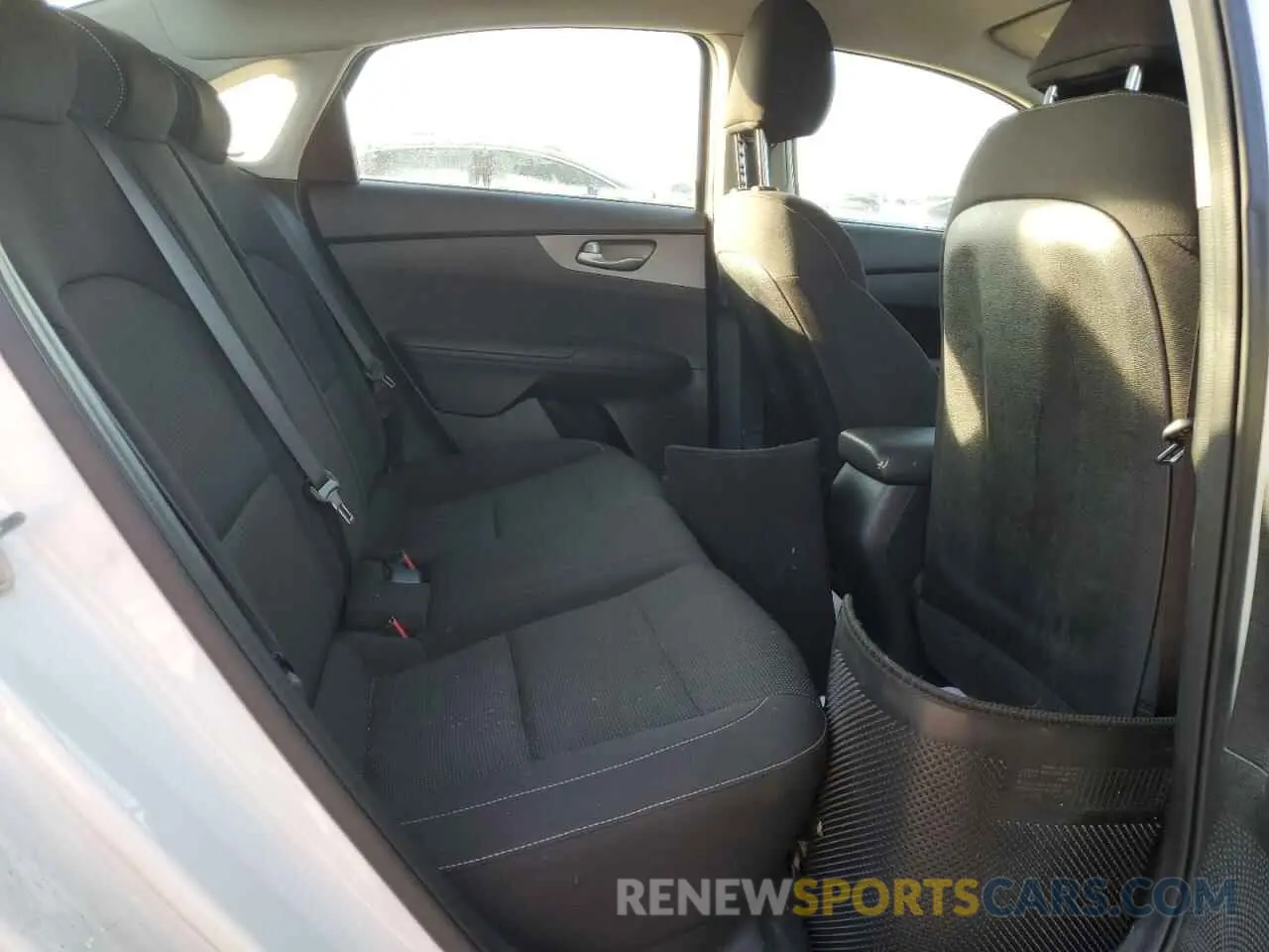 10 Фотография поврежденного автомобиля 3KPF24AD6LE186569 KIA FORTE 2020