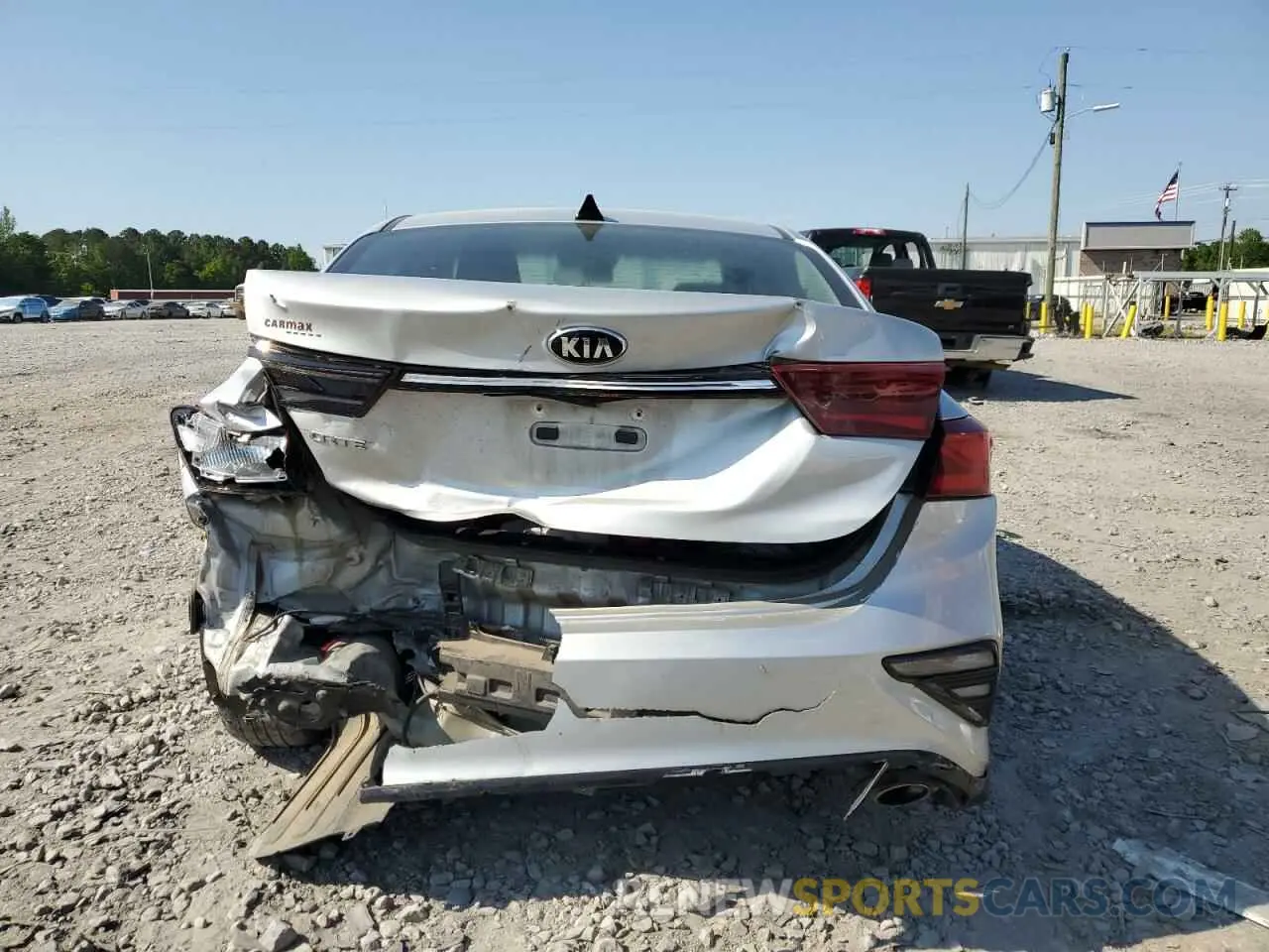 6 Фотография поврежденного автомобиля 3KPF24AD6LE201555 KIA FORTE 2020