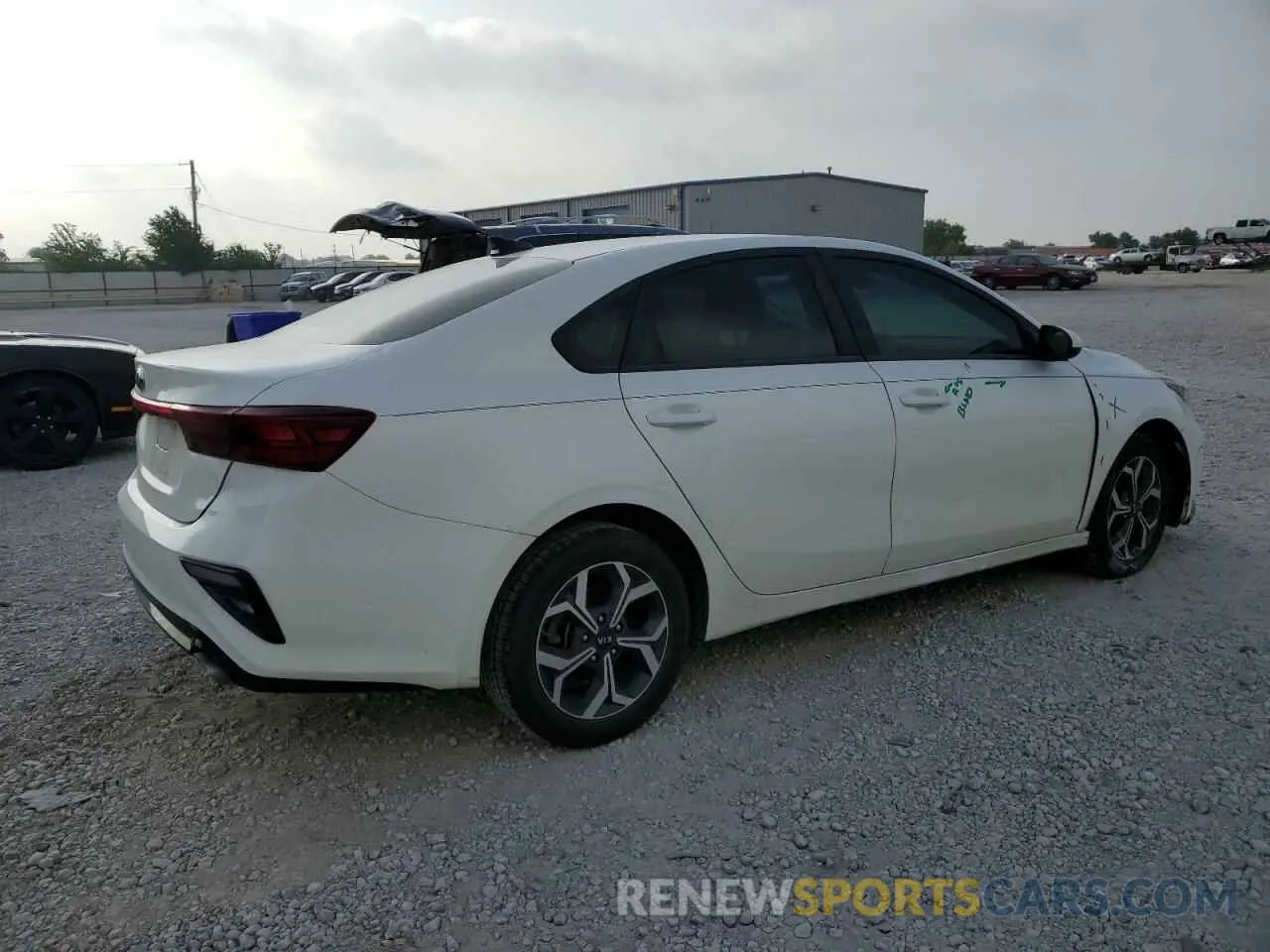3 Photograph of a damaged car 3KPF24AD6LE214810 KIA FORTE 2020