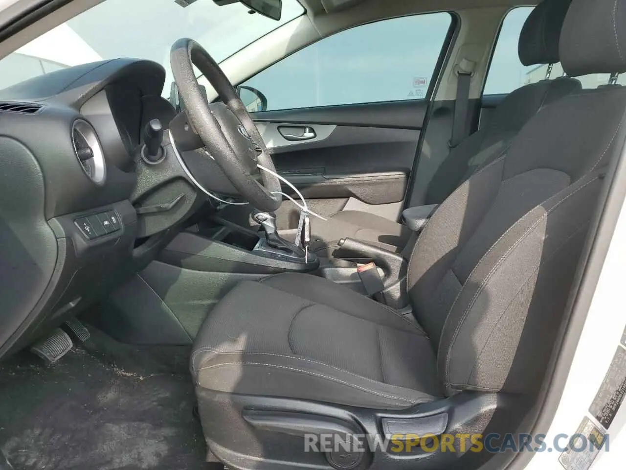 7 Photograph of a damaged car 3KPF24AD6LE214810 KIA FORTE 2020