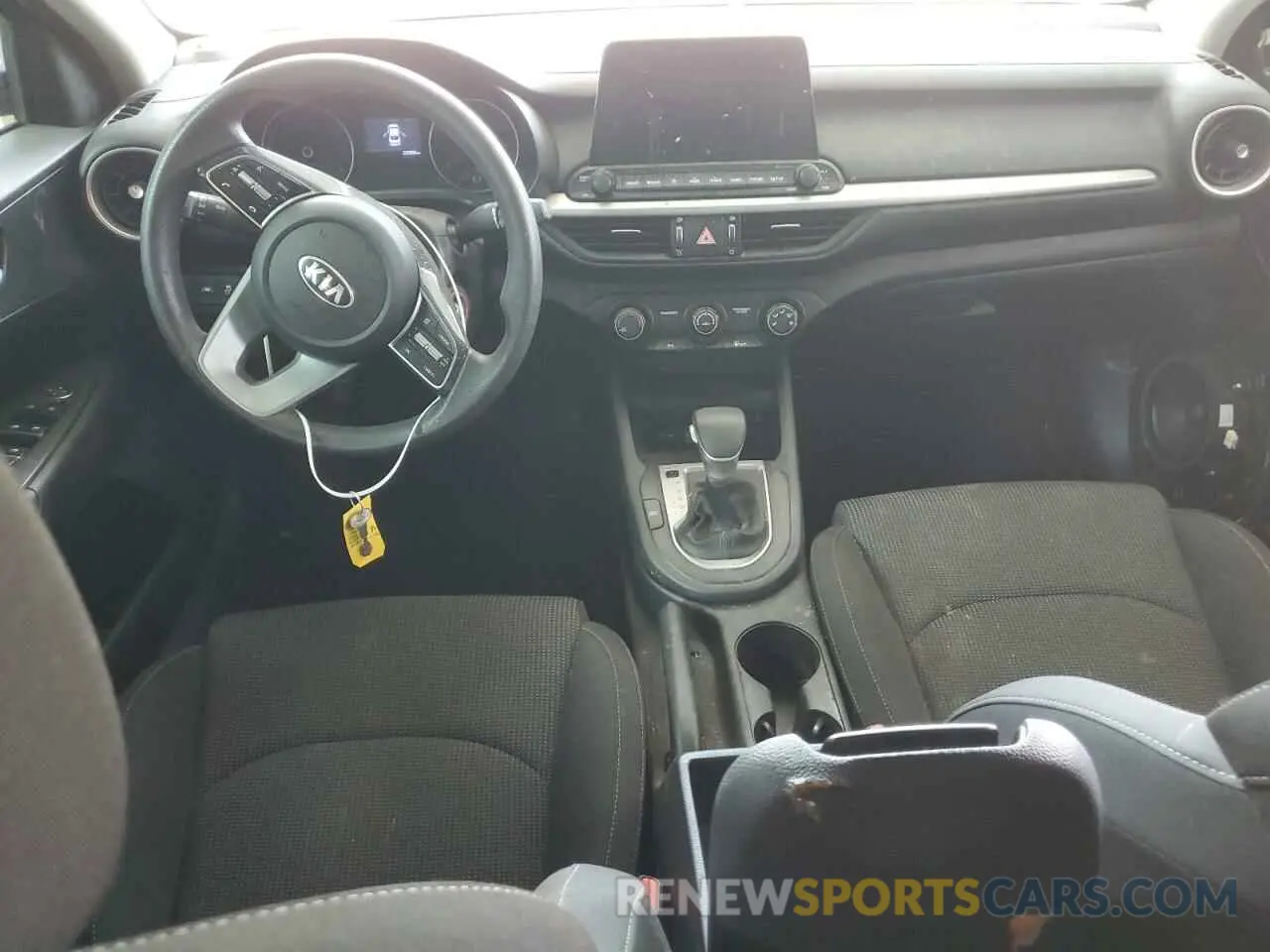 8 Фотография поврежденного автомобиля 3KPF24AD6LE222440 KIA FORTE 2020