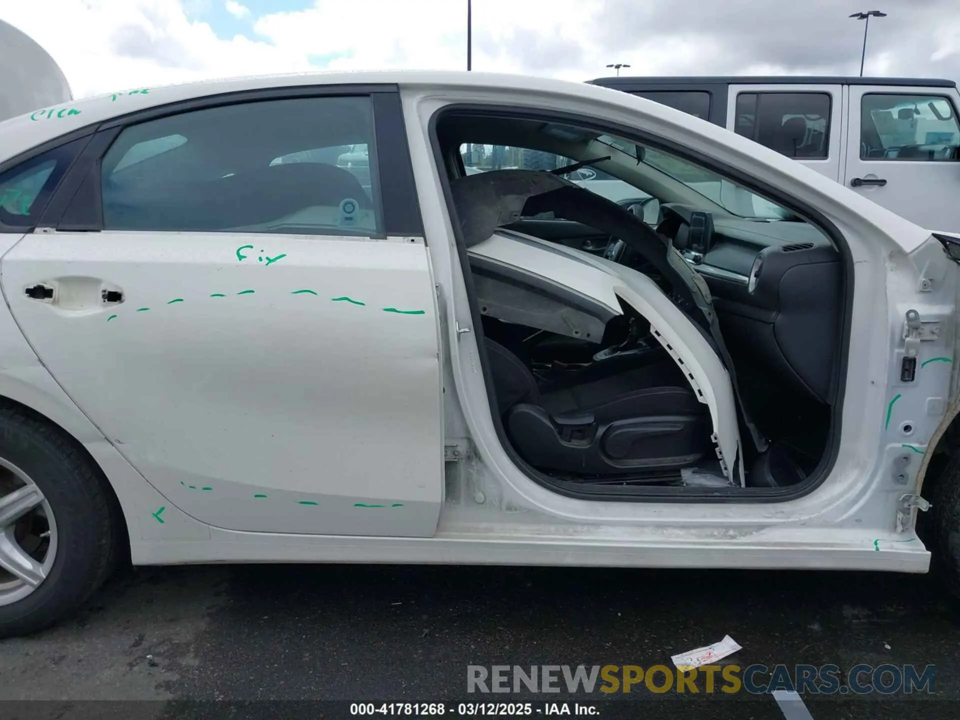 14 Фотография поврежденного автомобиля 3KPF24AD6LE225516 KIA FORTE 2020
