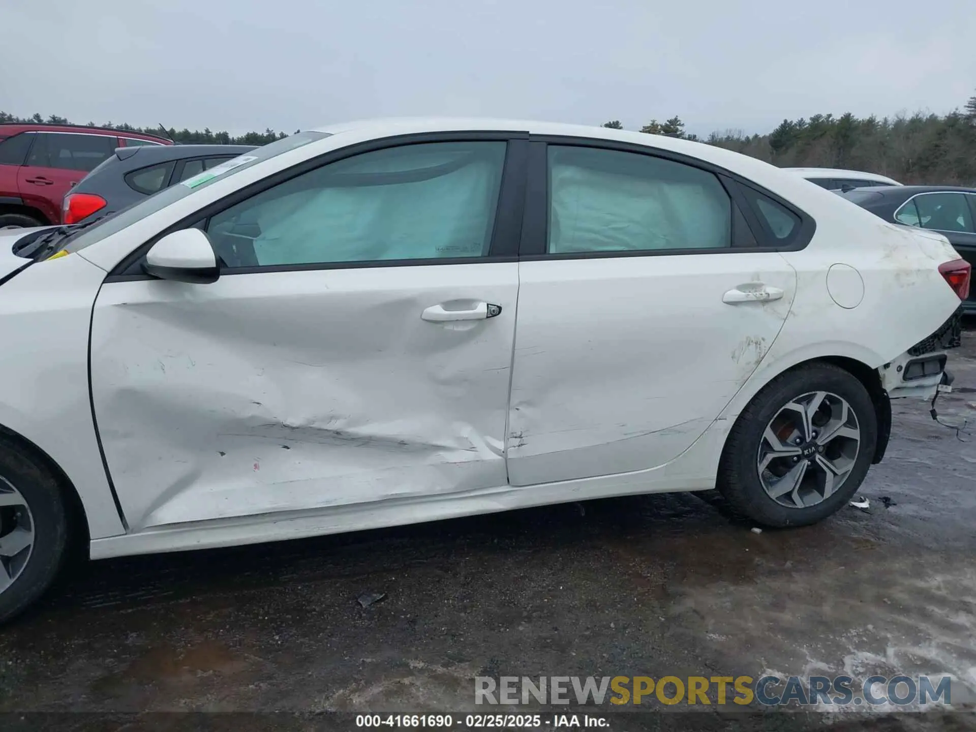 16 Photograph of a damaged car 3KPF24AD6LE246625 KIA FORTE 2020