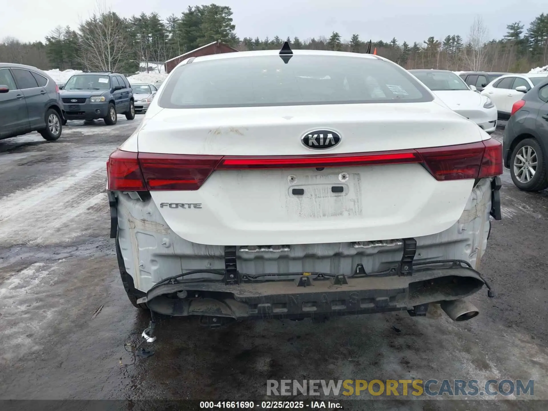 17 Photograph of a damaged car 3KPF24AD6LE246625 KIA FORTE 2020