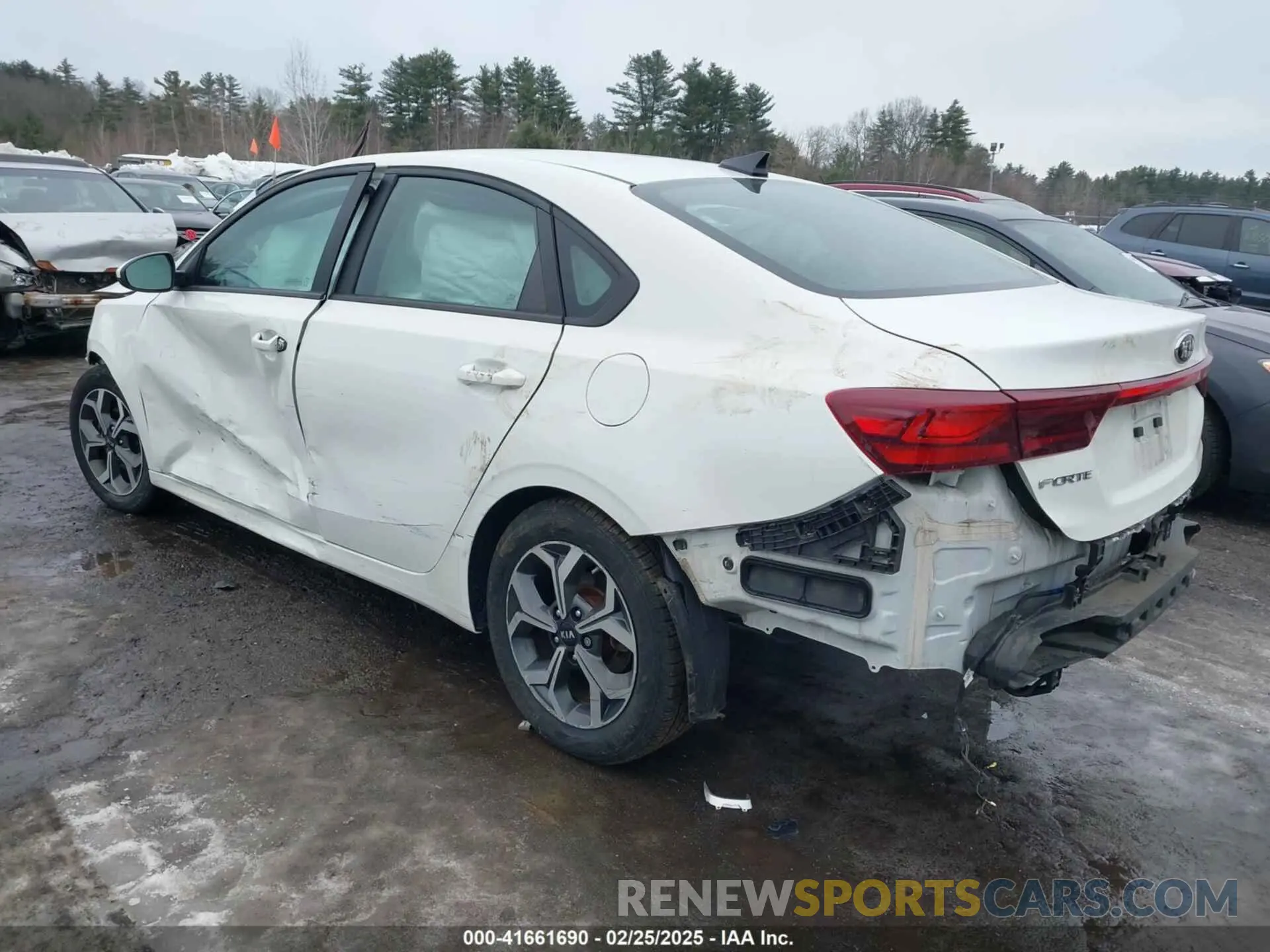 3 Photograph of a damaged car 3KPF24AD6LE246625 KIA FORTE 2020