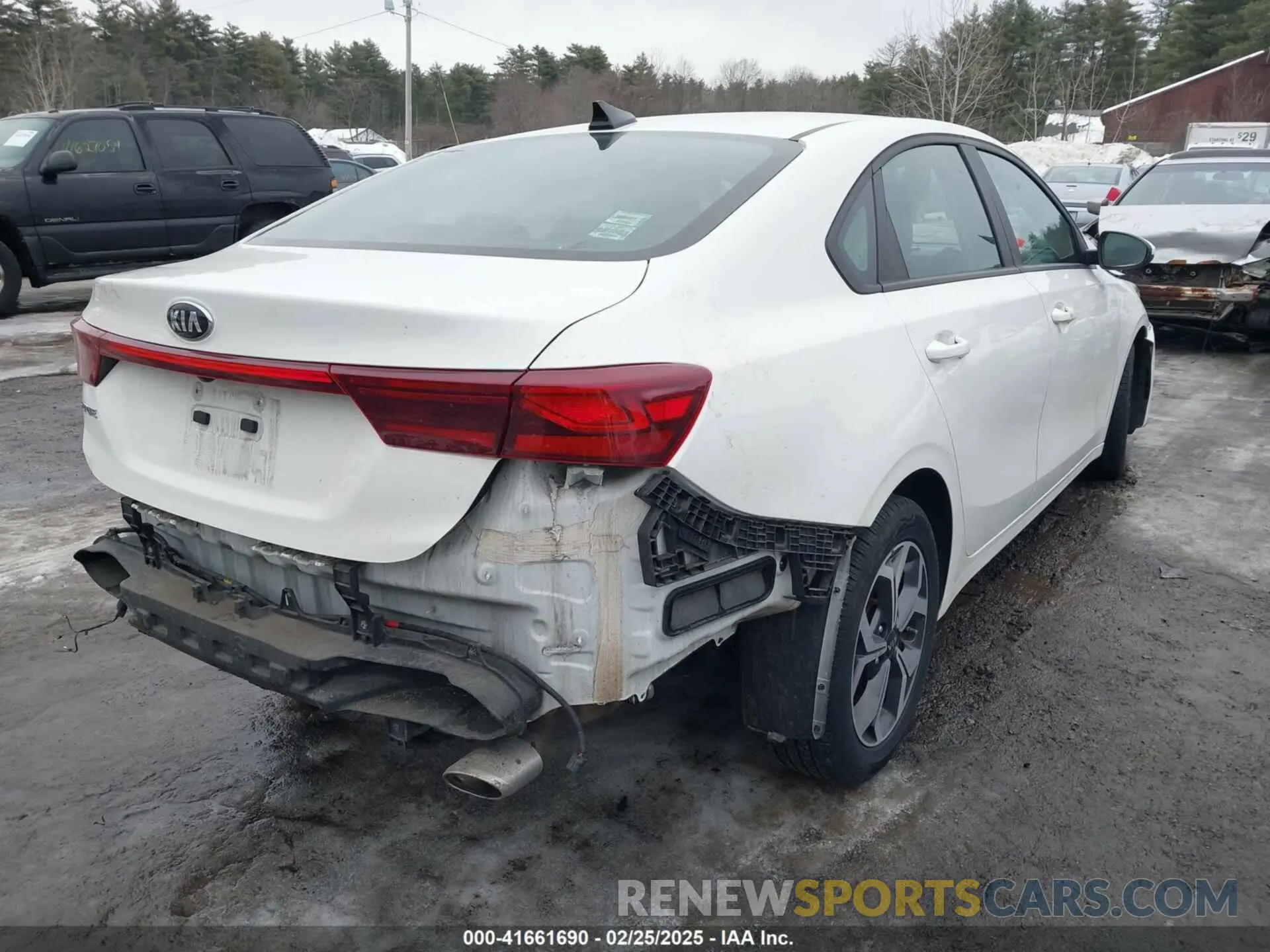 4 Photograph of a damaged car 3KPF24AD6LE246625 KIA FORTE 2020
