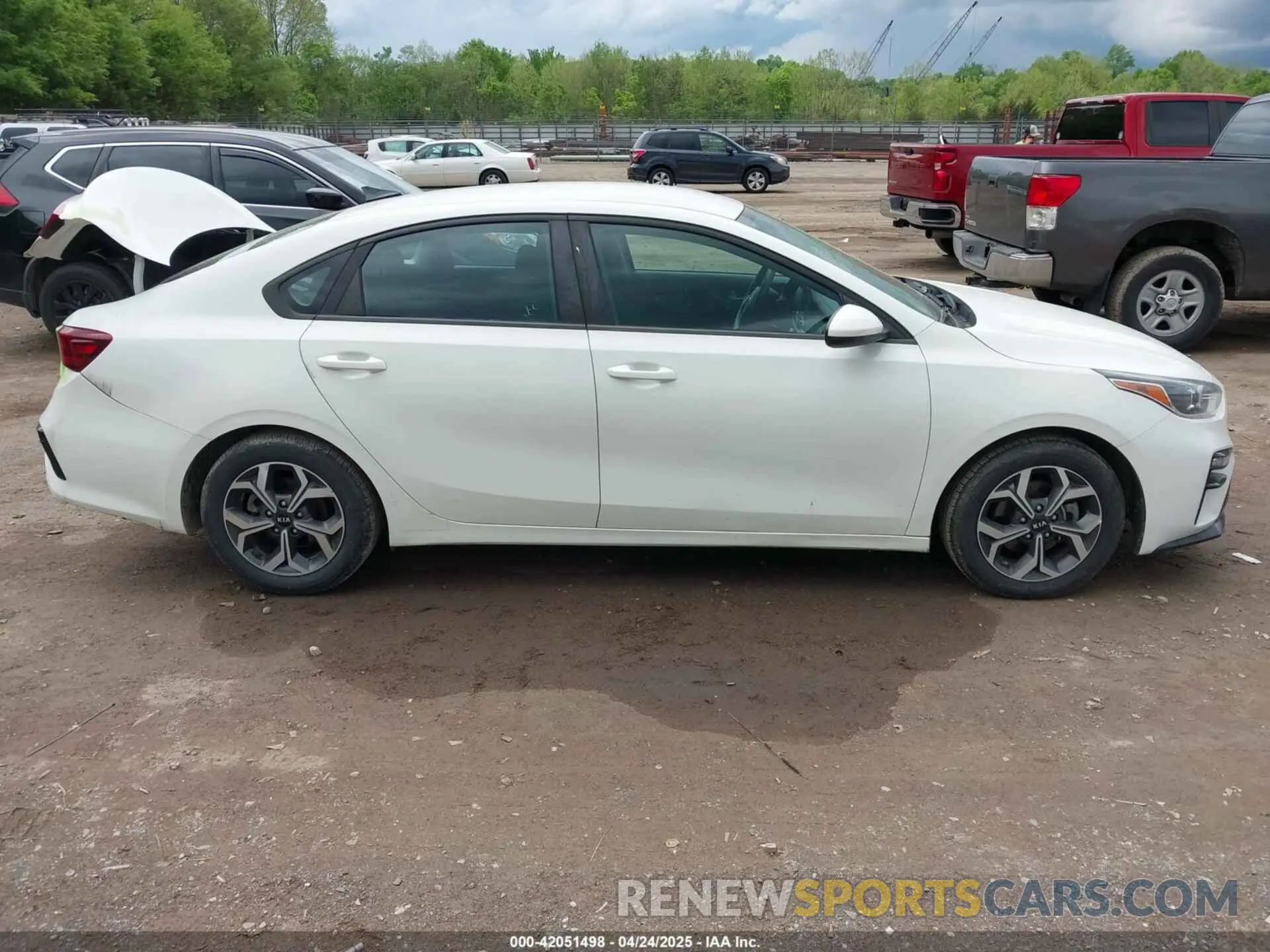 13 Photograph of a damaged car 3KPF24AD7LE142998 KIA FORTE 2020