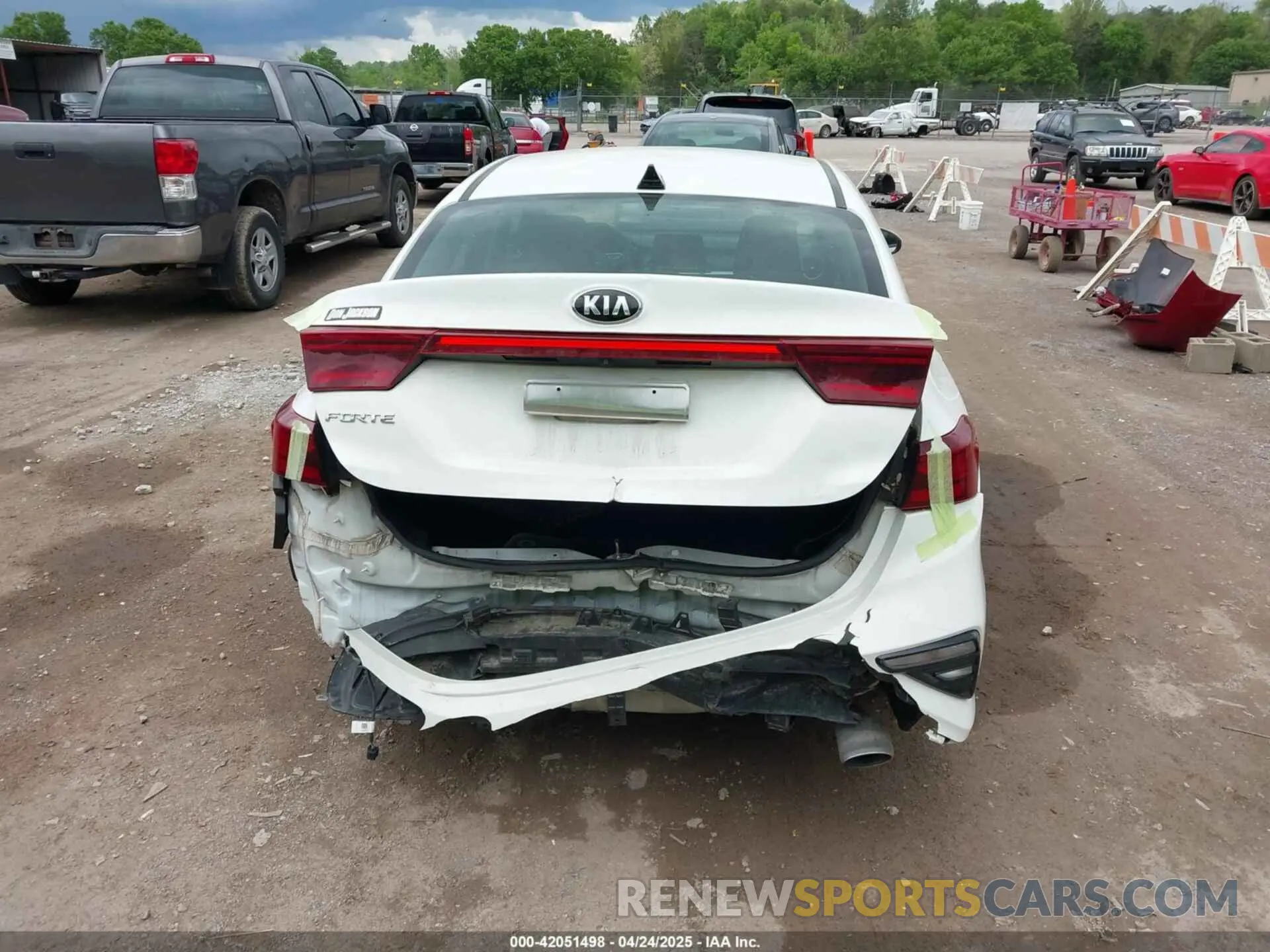 16 Photograph of a damaged car 3KPF24AD7LE142998 KIA FORTE 2020