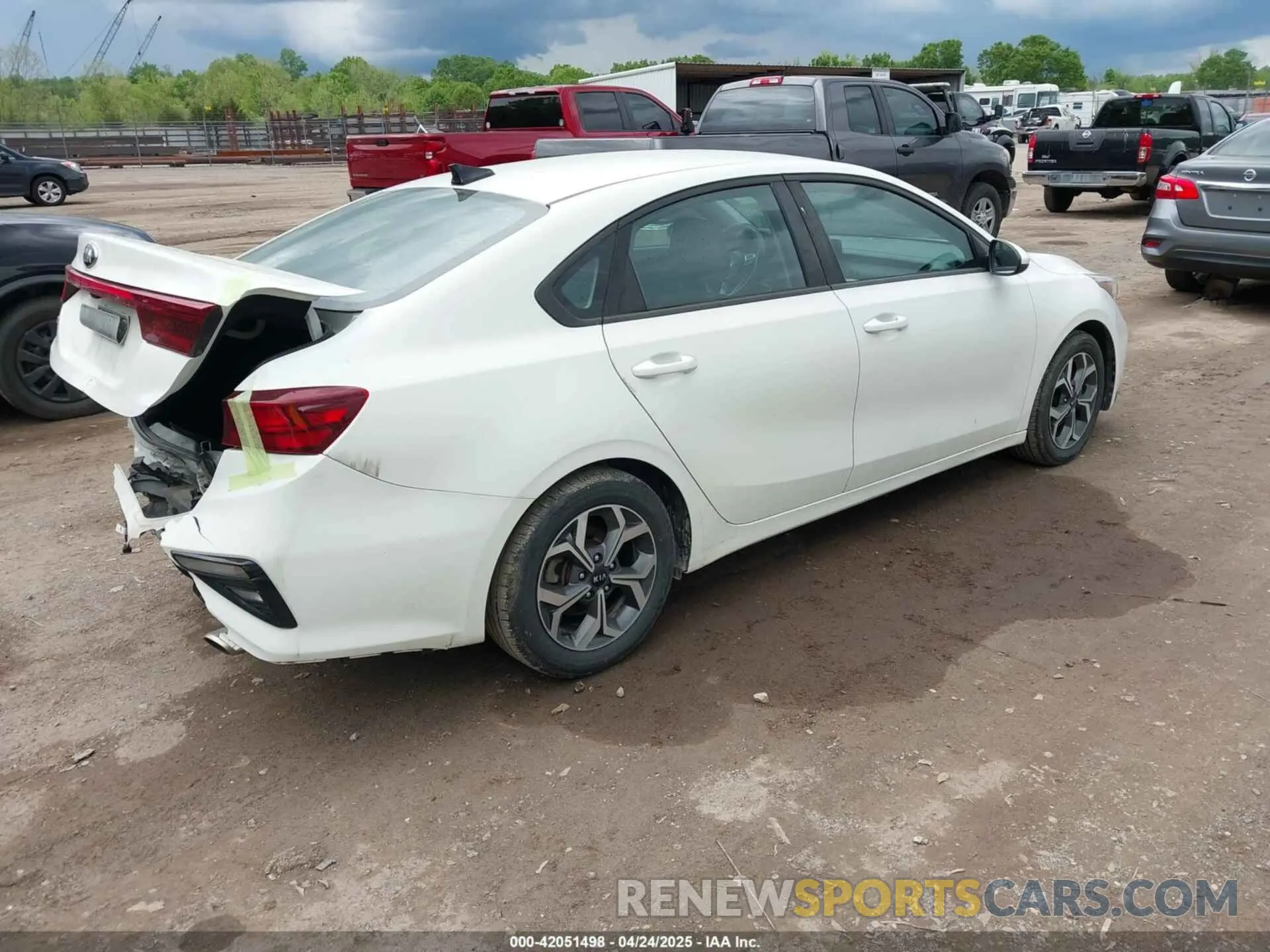 4 Photograph of a damaged car 3KPF24AD7LE142998 KIA FORTE 2020